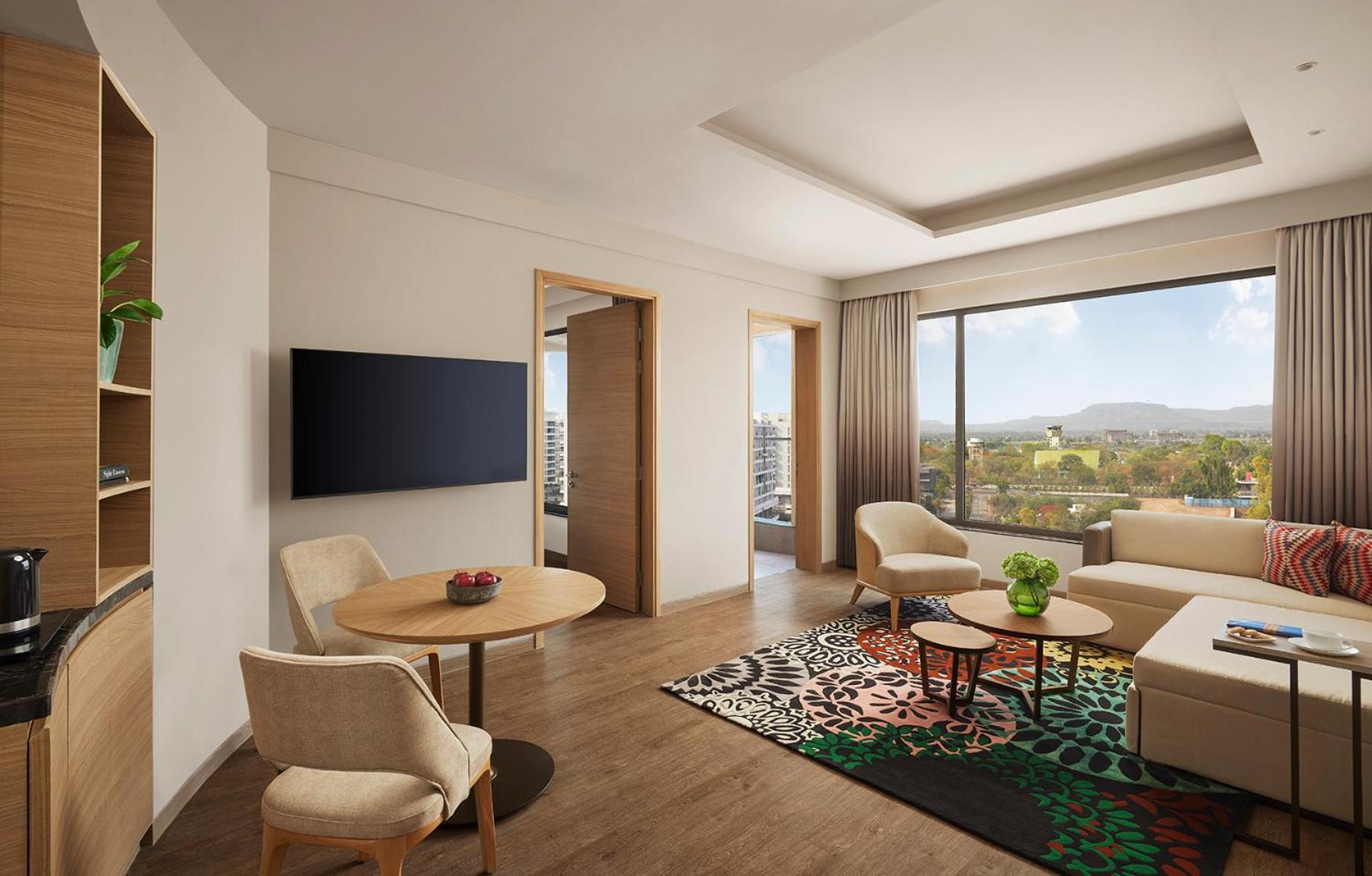 One-Bedroom King Suite with Balcony– Complimentary Two- Way Airport Pick-up and Drop at property photo 2