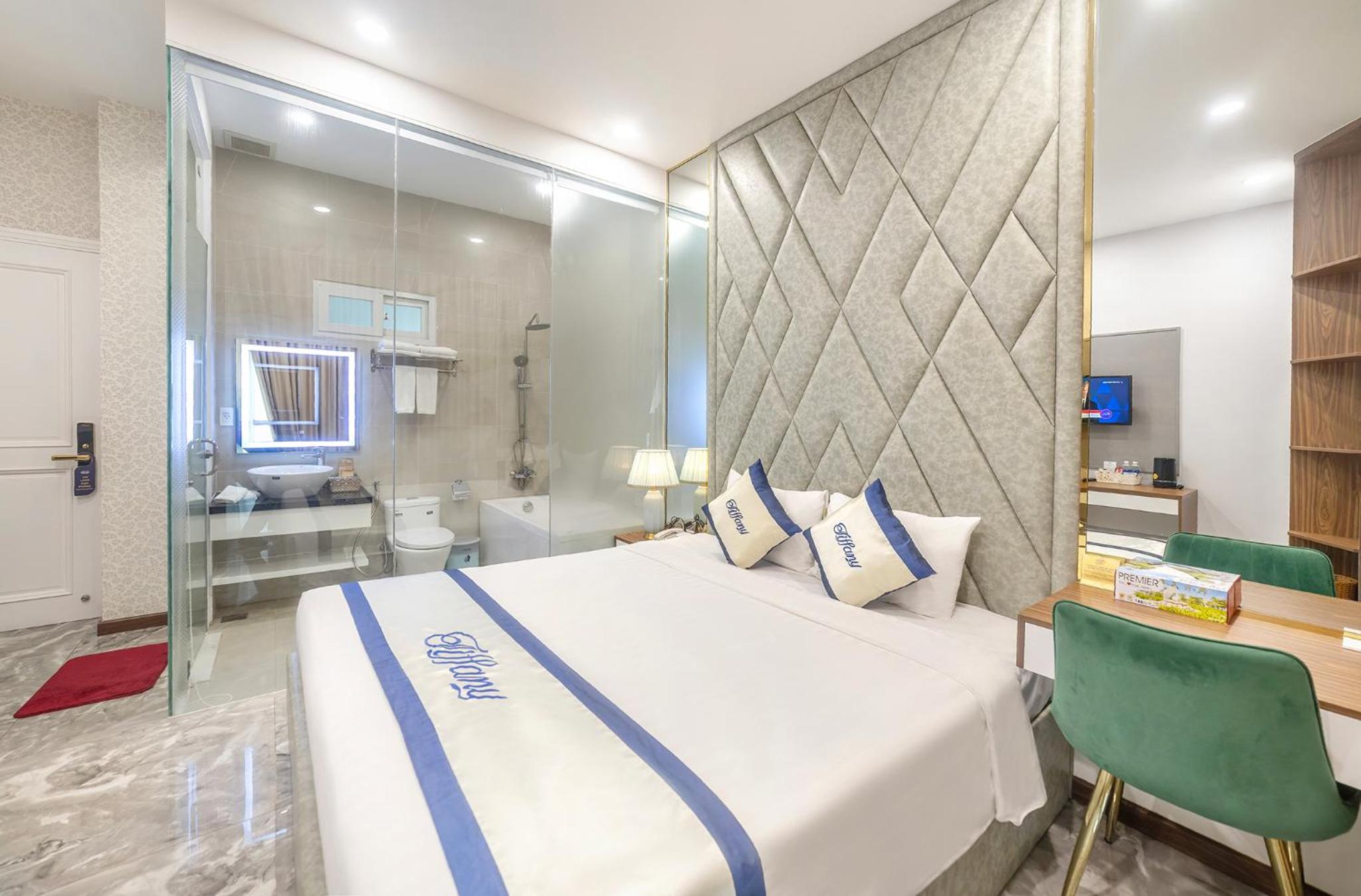 Deluxe Double Room with Balcony - Photo 6