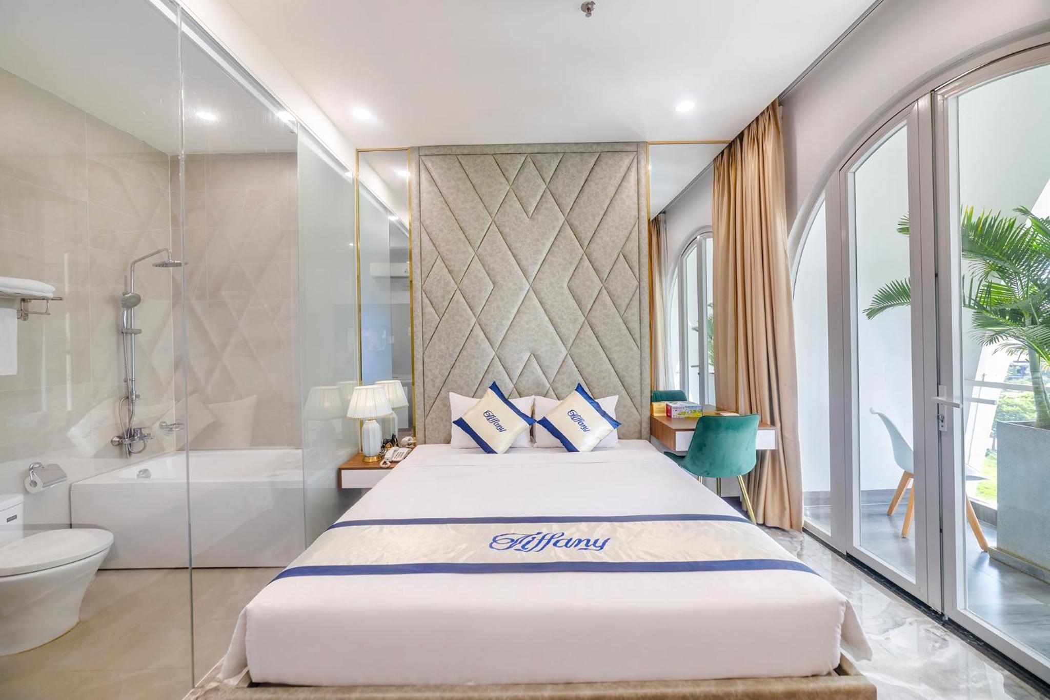 Deluxe Double Room with Balcony - Photo 7