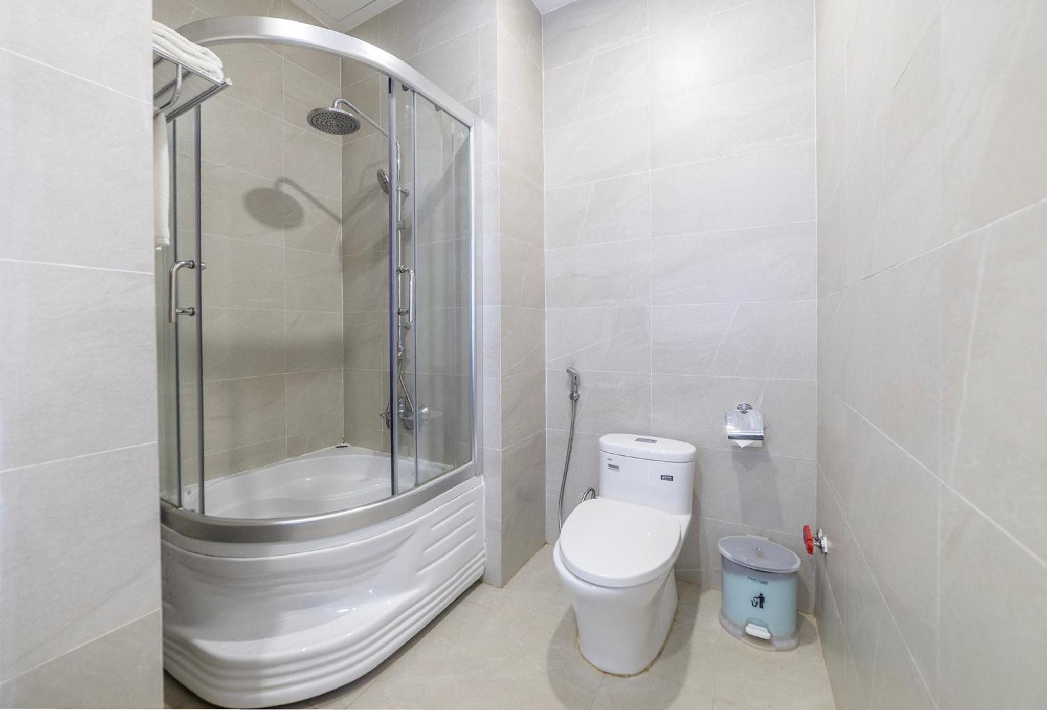 Deluxe Double Room with Balcony - Photo 4