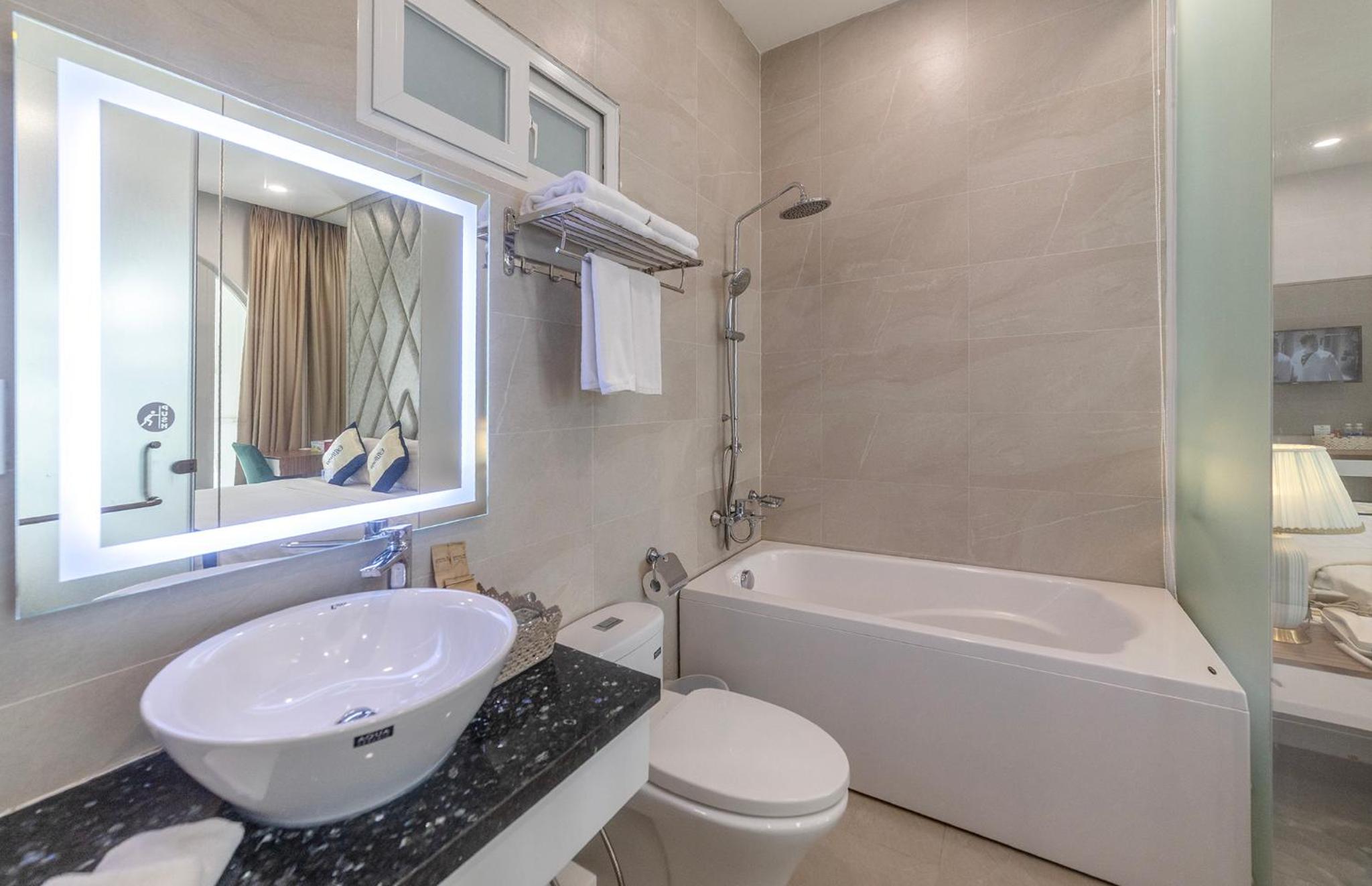 Deluxe Double Room with Balcony - Photo 2