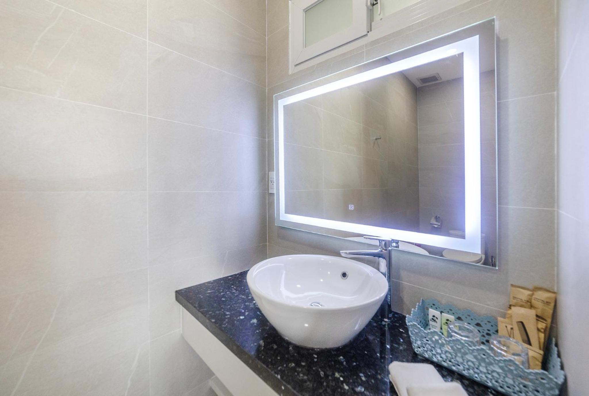 Deluxe Double Room with Sea View - Photo 5