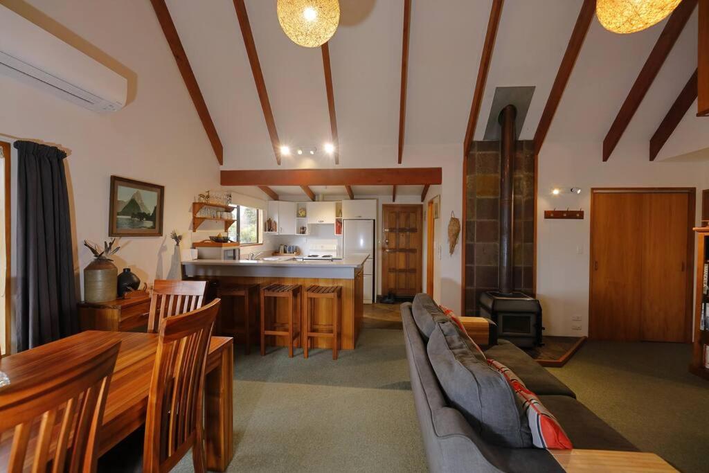 Three-Bedroom House photo 3