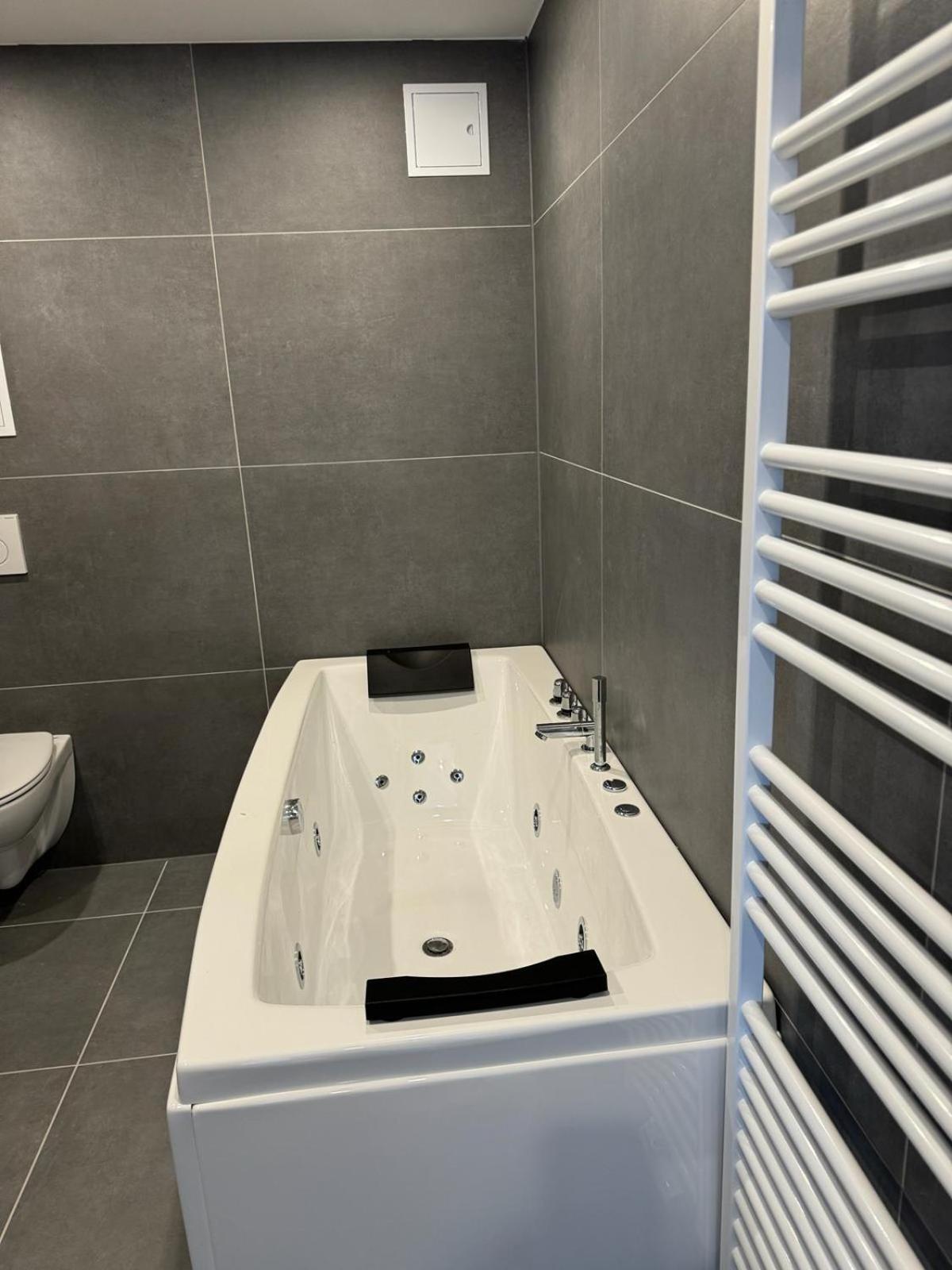 King Room with Spa Bath photo 2