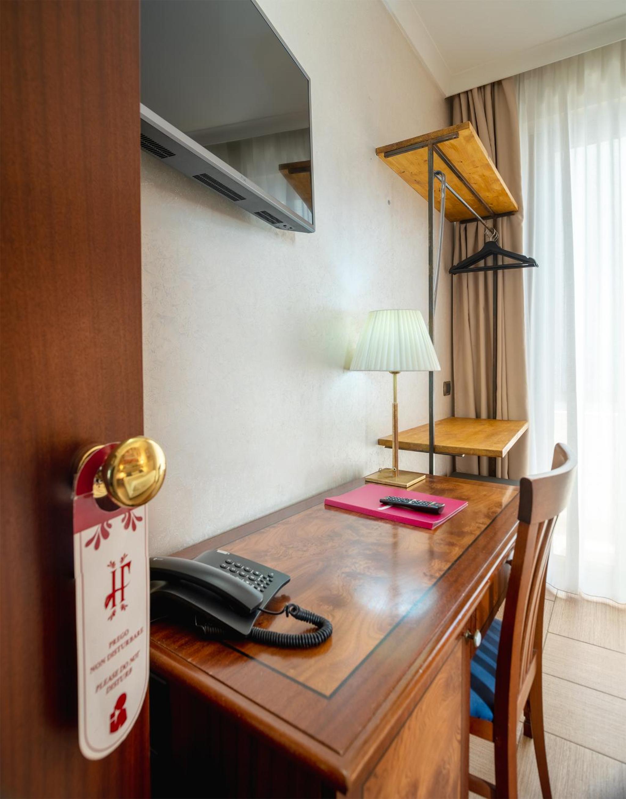 Small Room - Photo 1