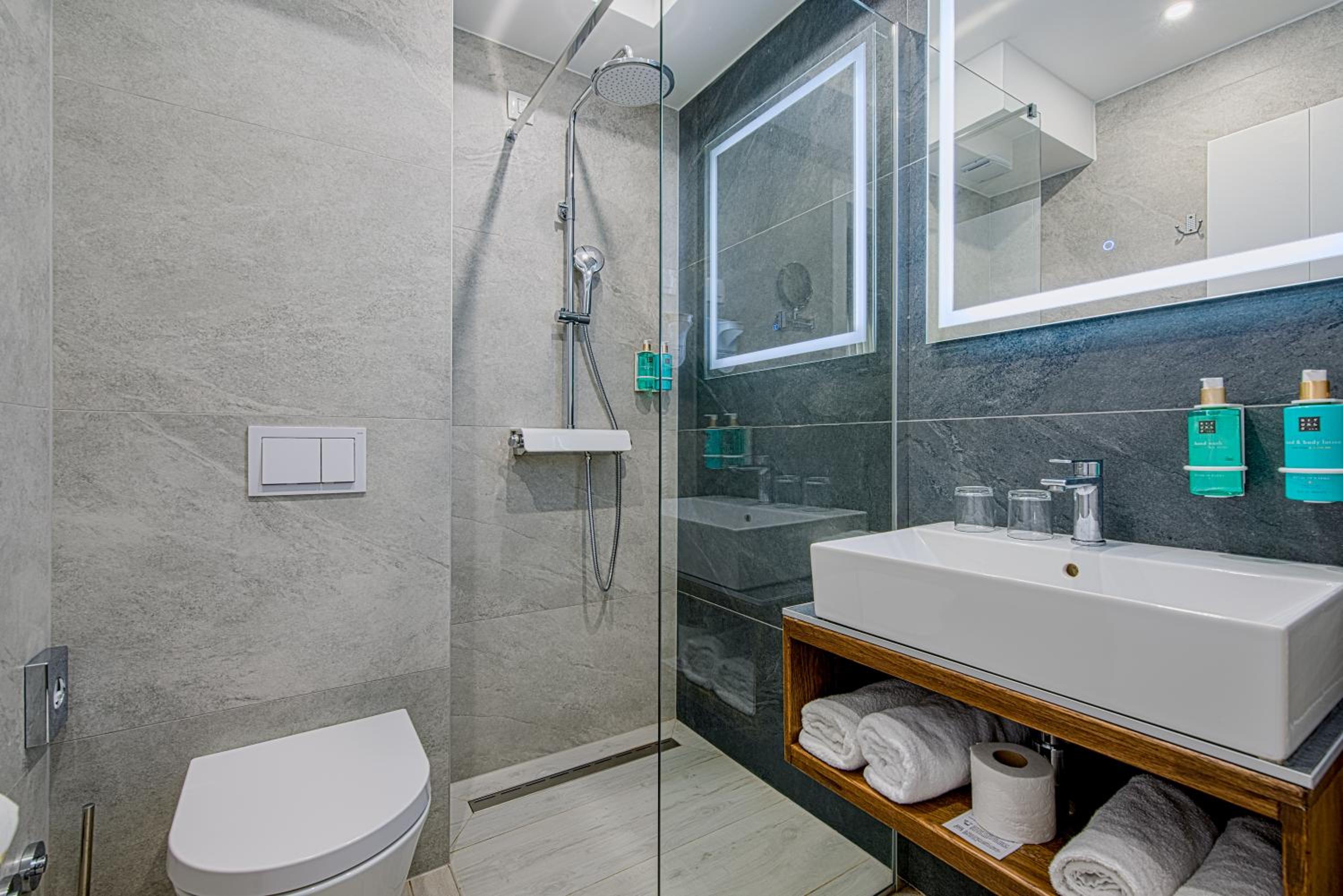 Superior Double or Twin Room - Photo 8