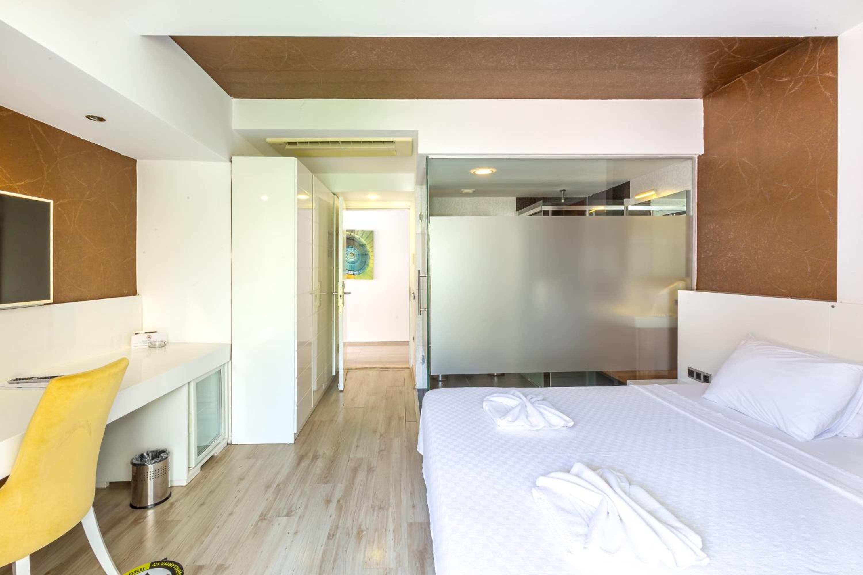 Standard Double or Twin Room - Photo 2