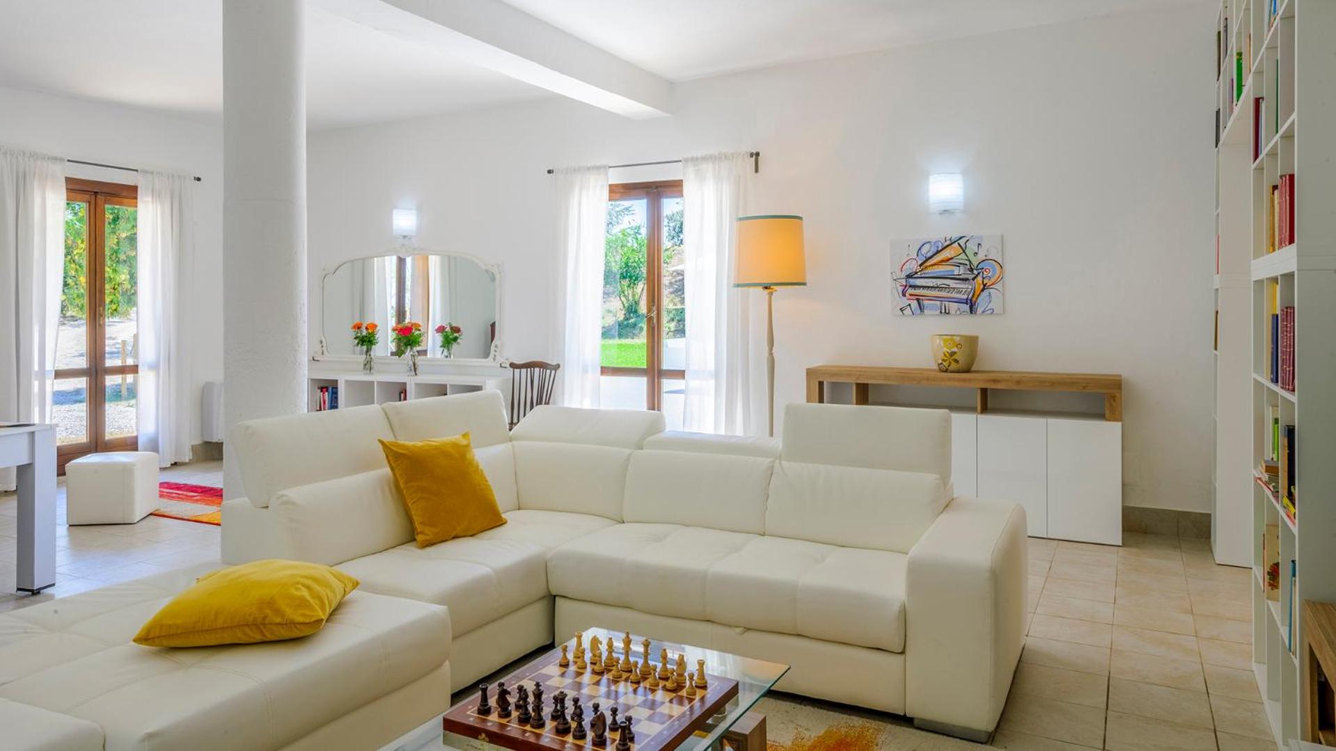 Seven-Bedroom Villa photo 1