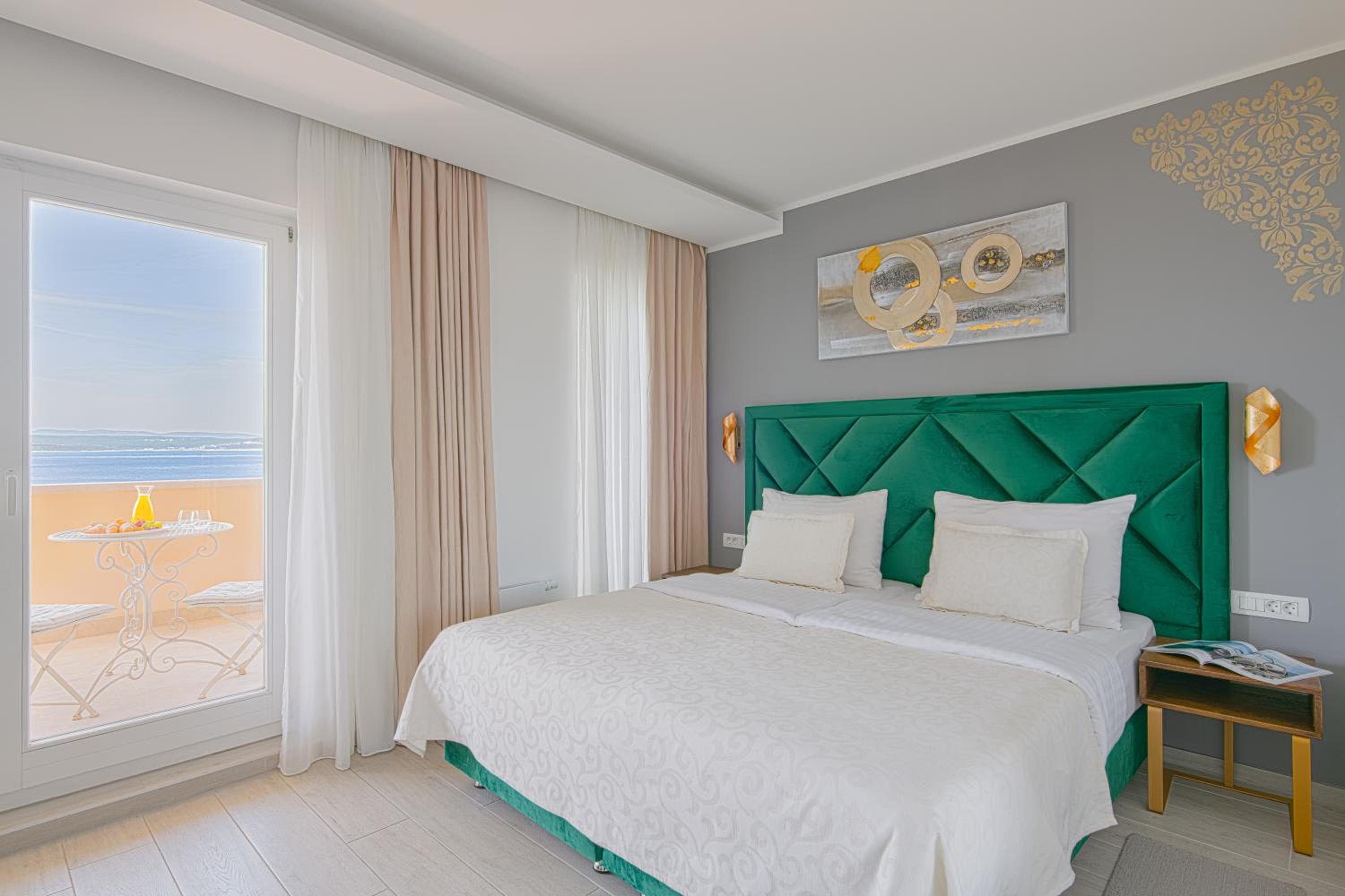 Deluxe Suite - Photo 15