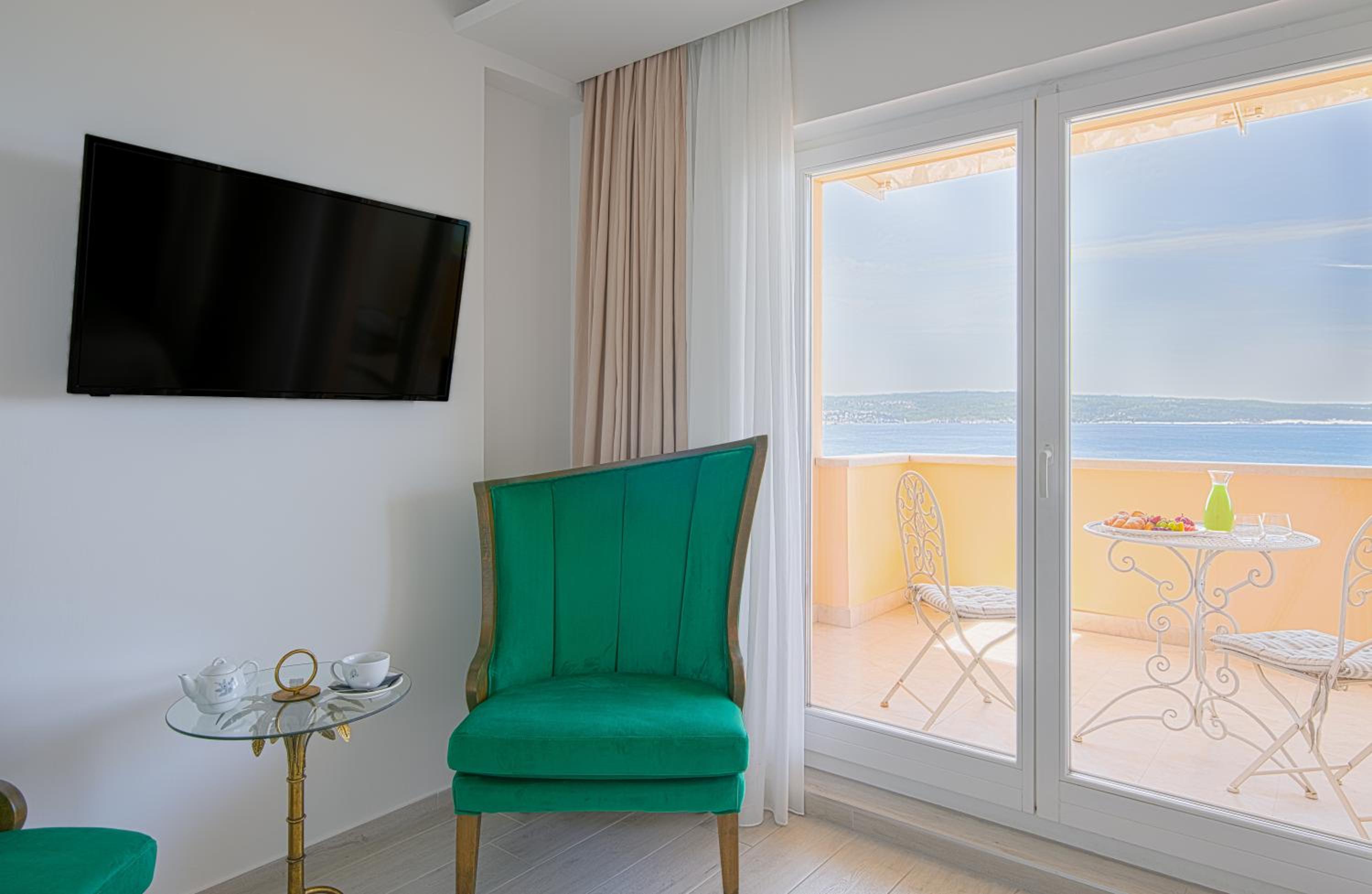 Deluxe Suite - Photo 14