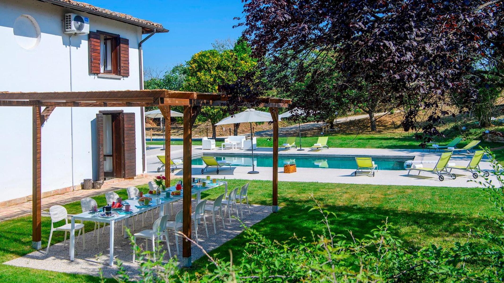 Seven-Bedroom Villa photo 2