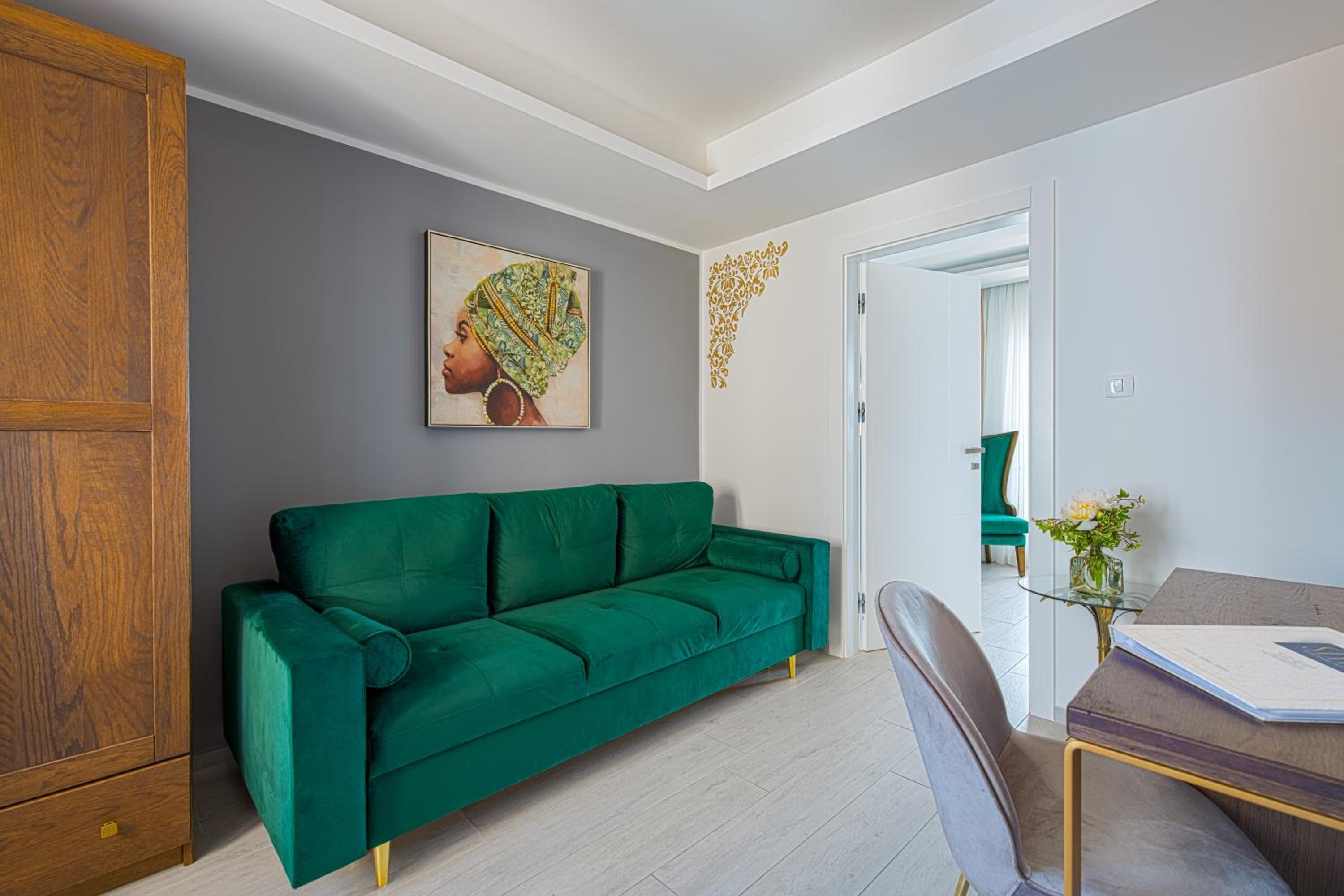 Deluxe Suite - Photo 18