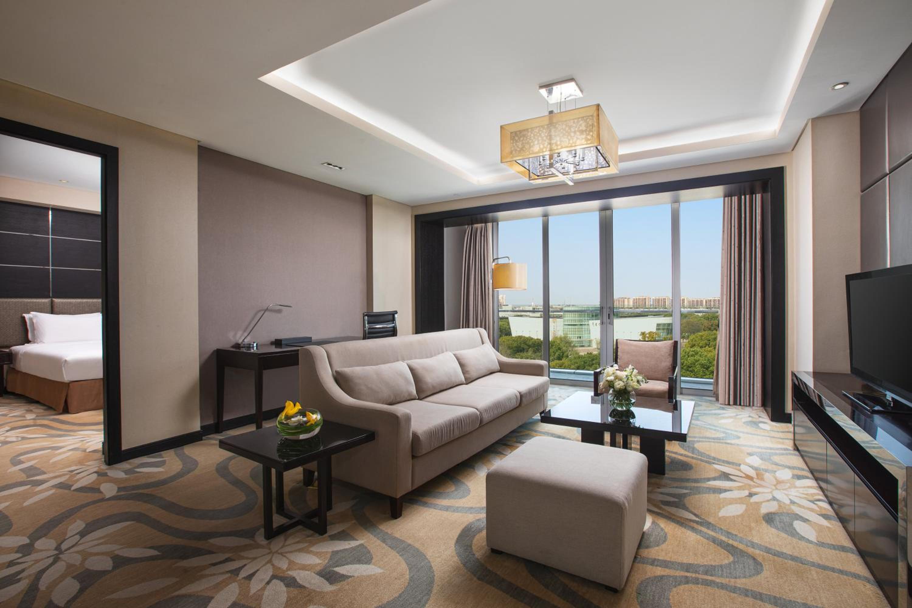 One-Bedroom Suite with Living Area - Lounge Access - Photo 3