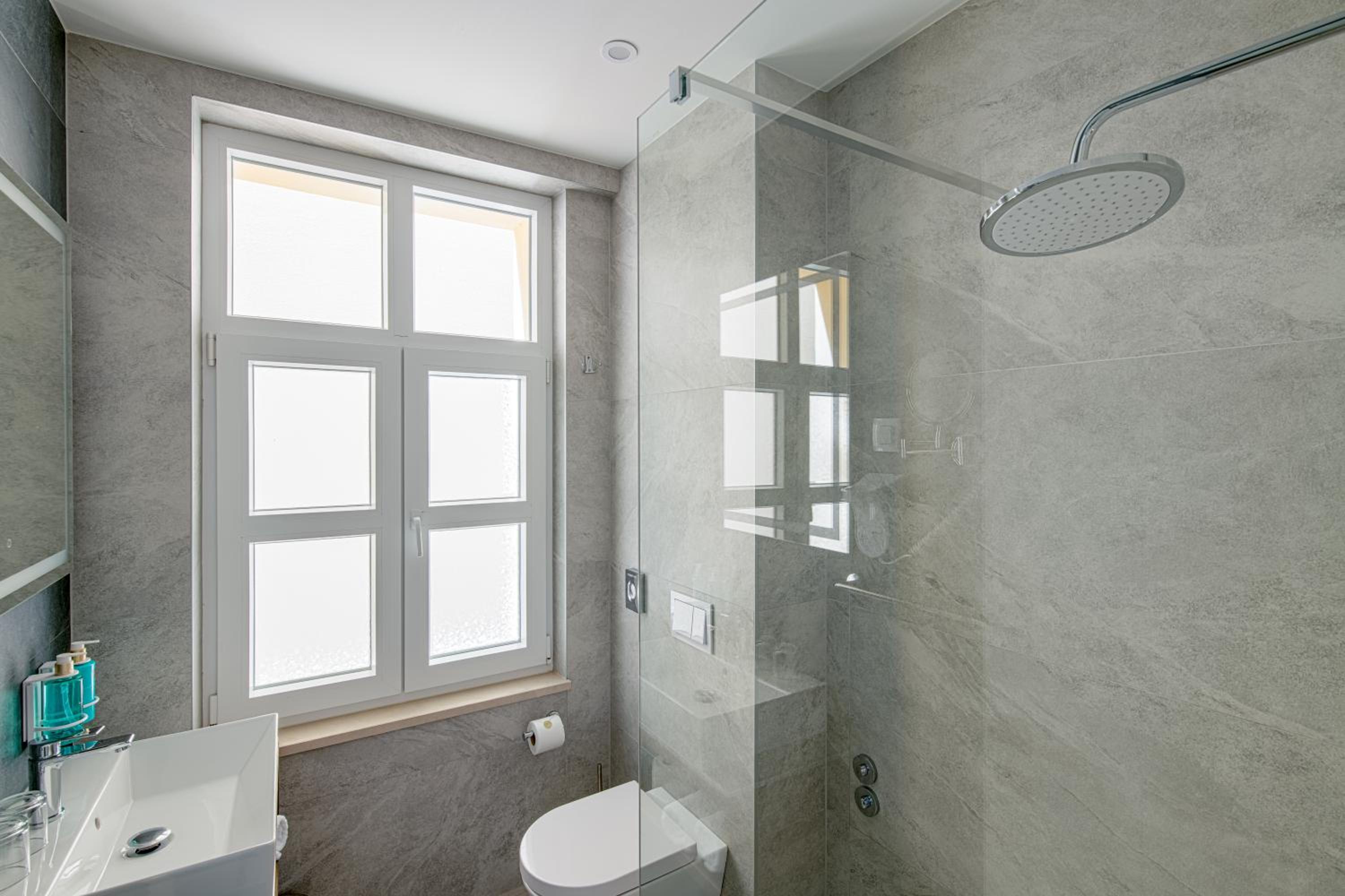 Deluxe Double Room with Balcony and Sea View - Photo 3
