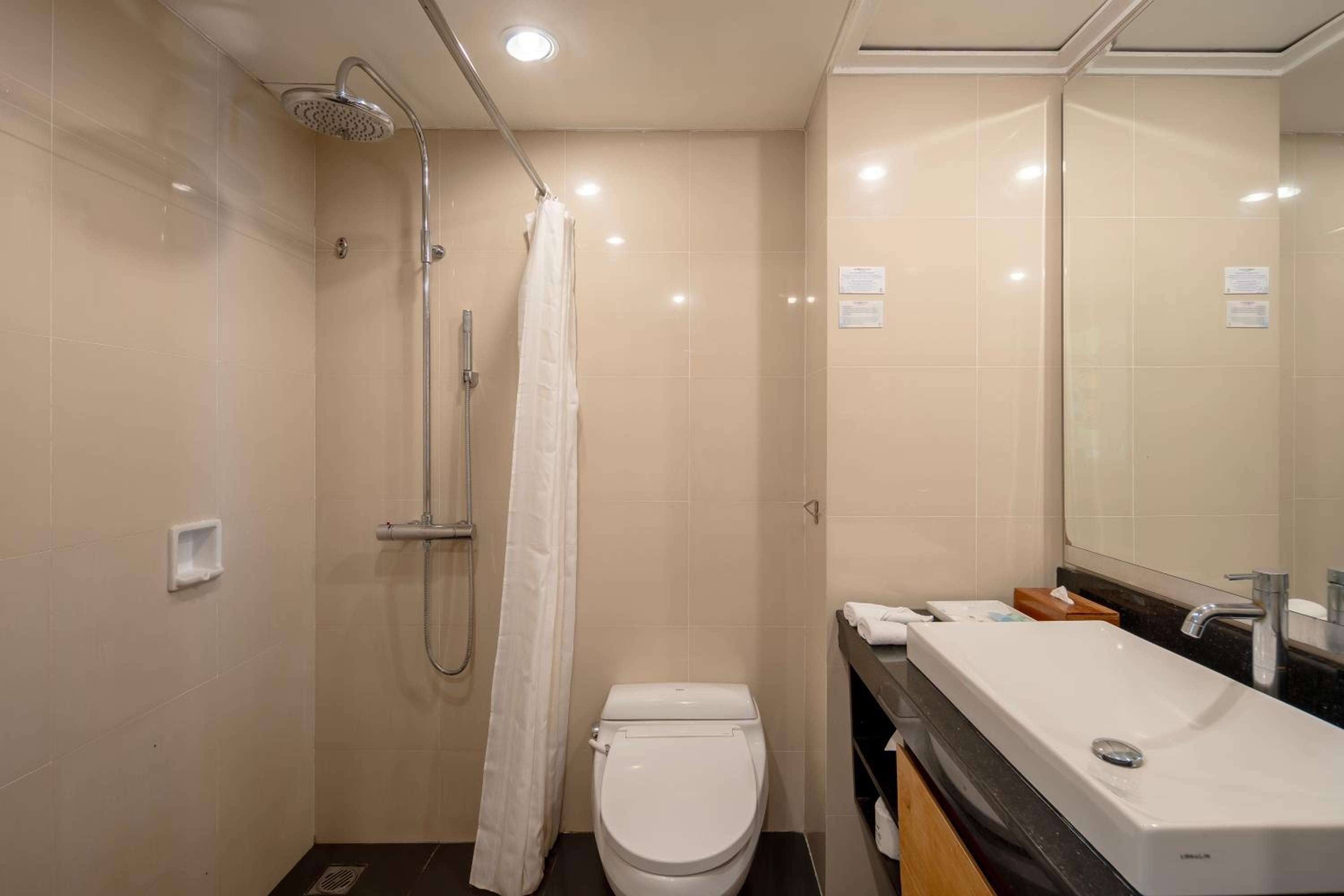 Double or Twin Room with Pool View - Photo 5