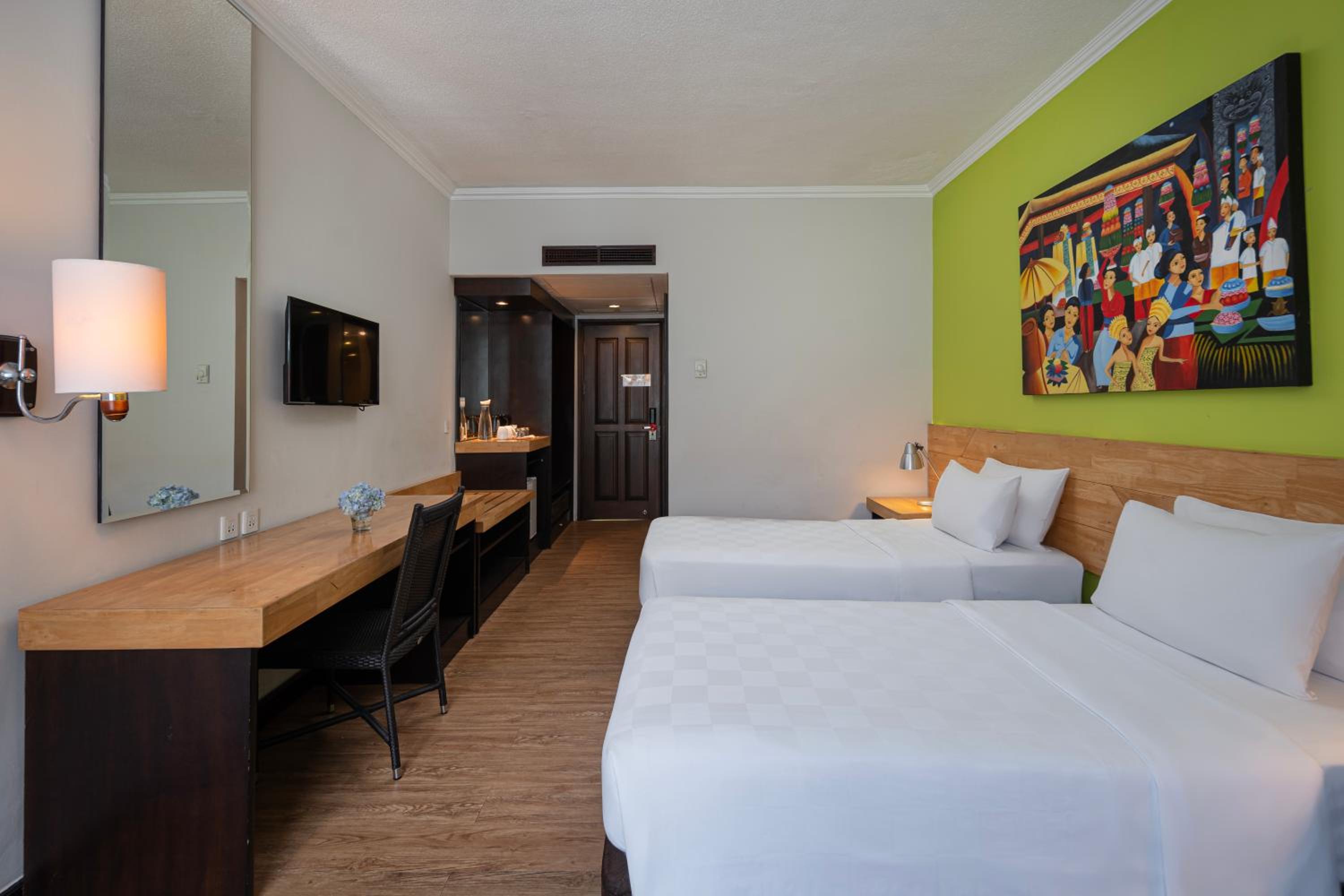 Double or Twin Room with Pool View - Photo 11