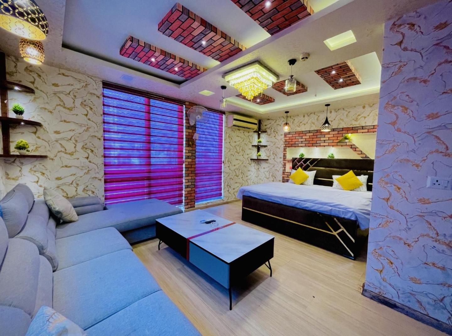King Suite With Pool View