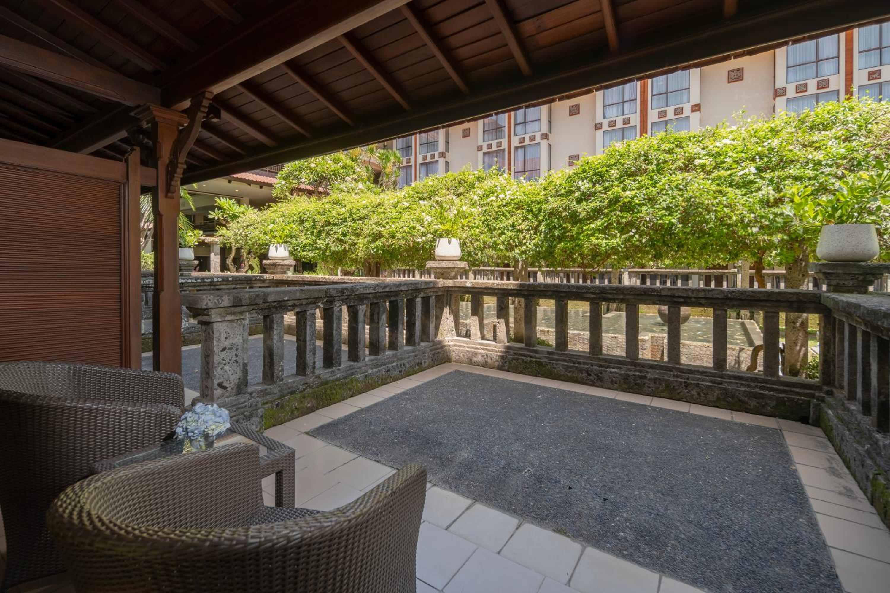 Premier Room with Balcony - Photo 3
