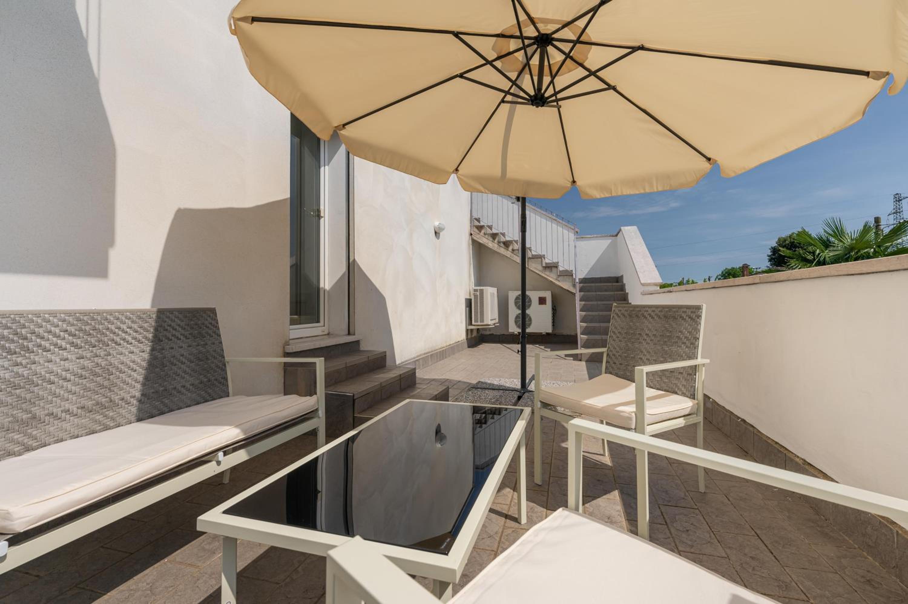 Villa photo 2