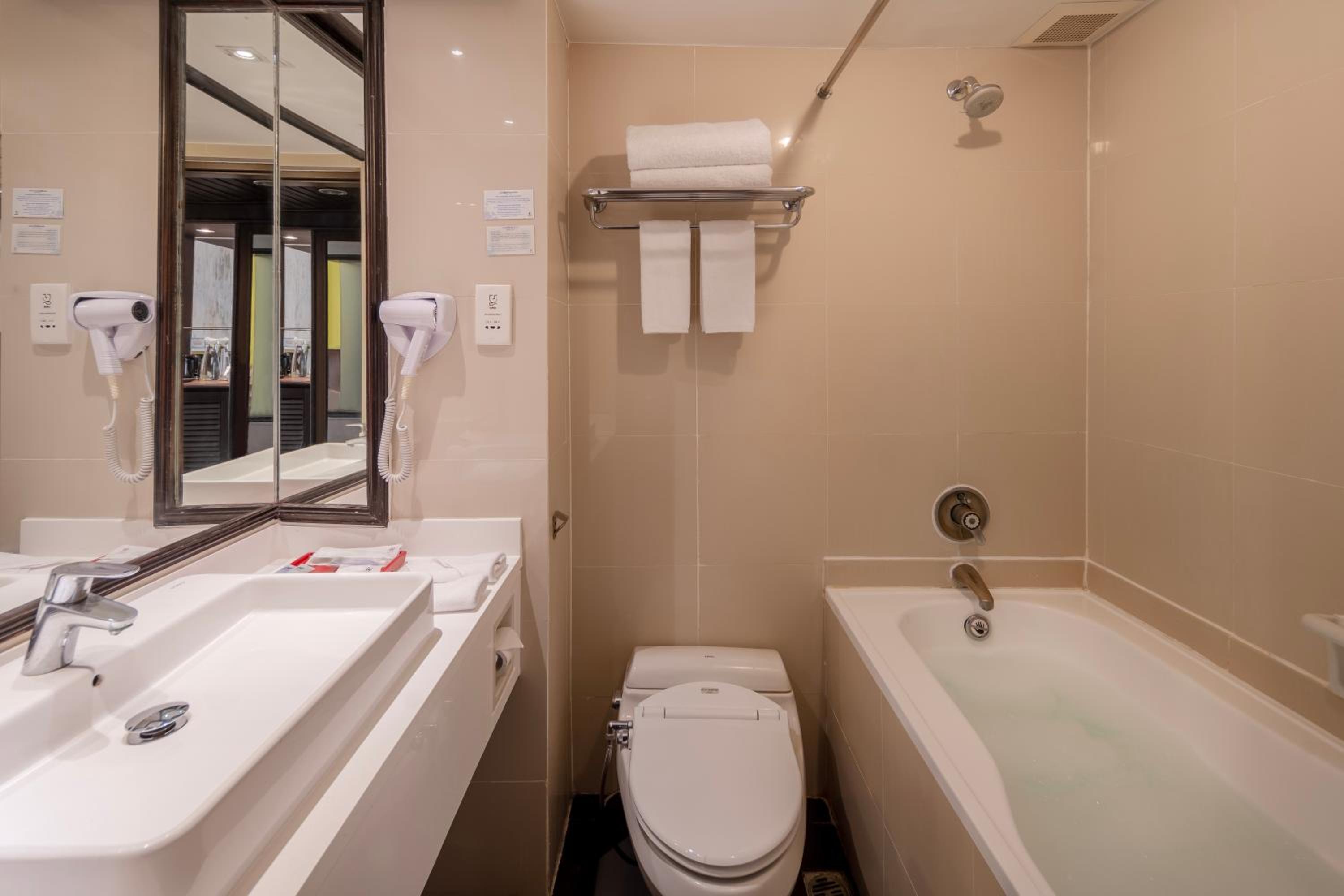 Room with Pool Access - Photo 5