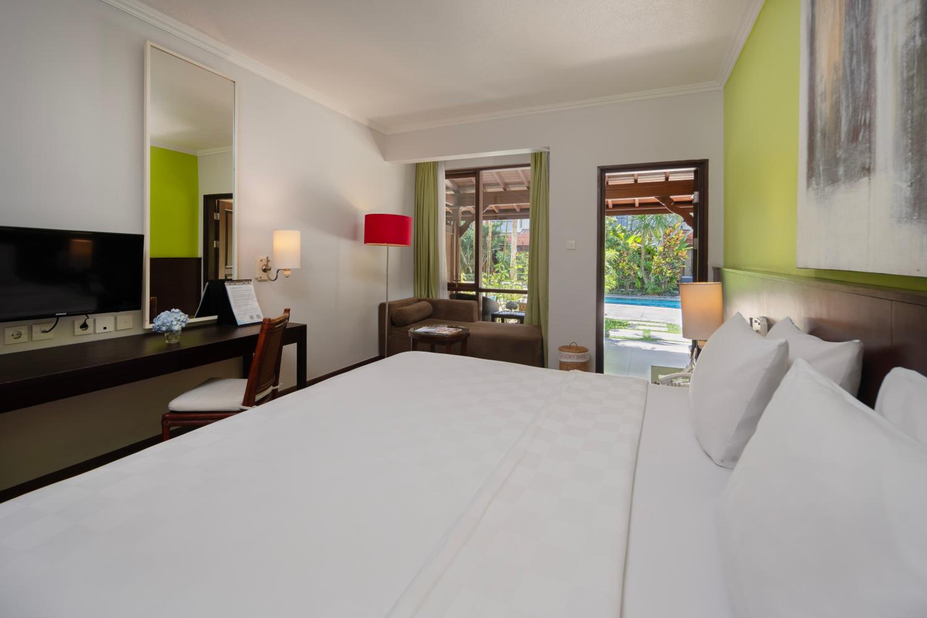 Room with Pool Access - Photo 4