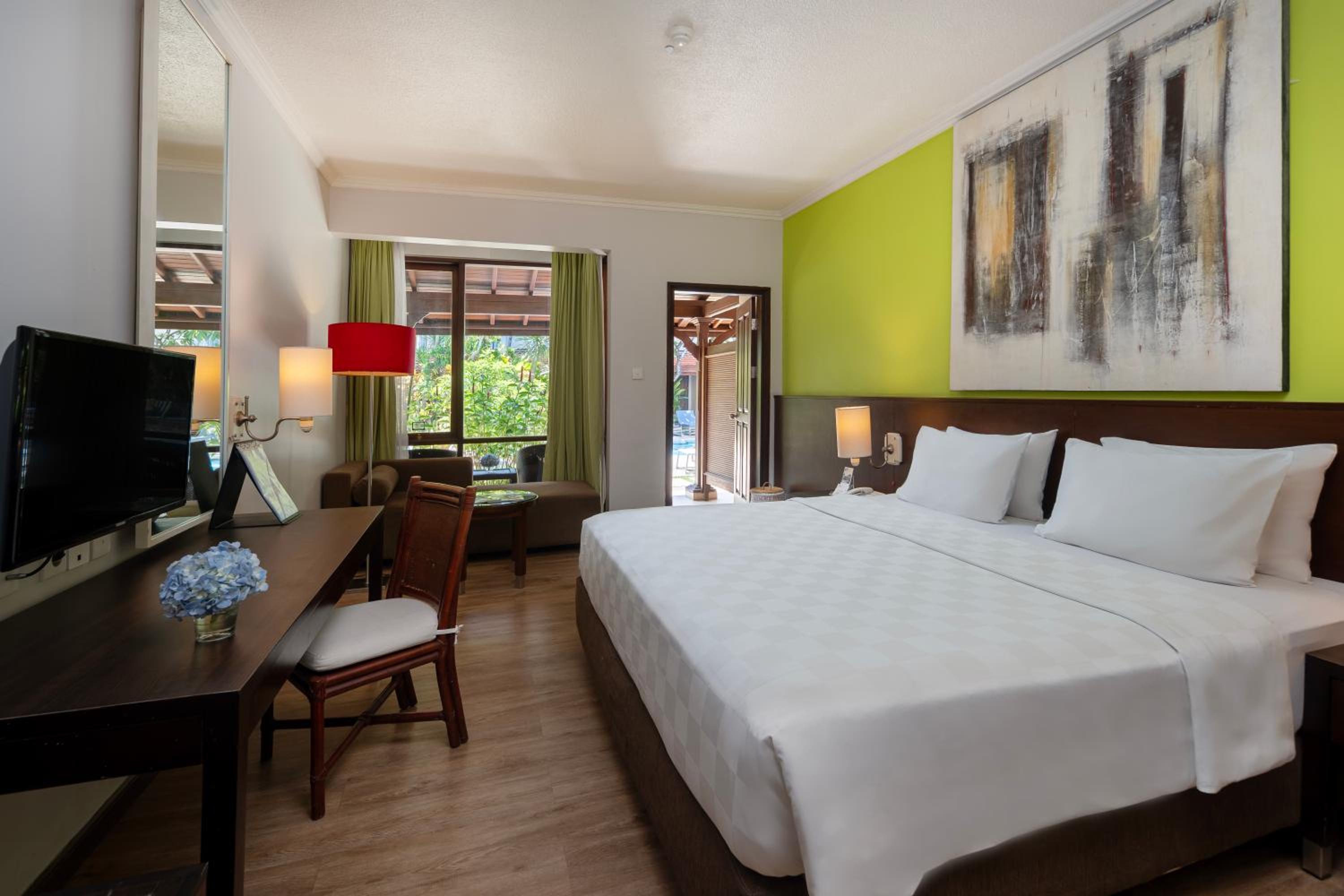 Room with Pool Access - Photo 2