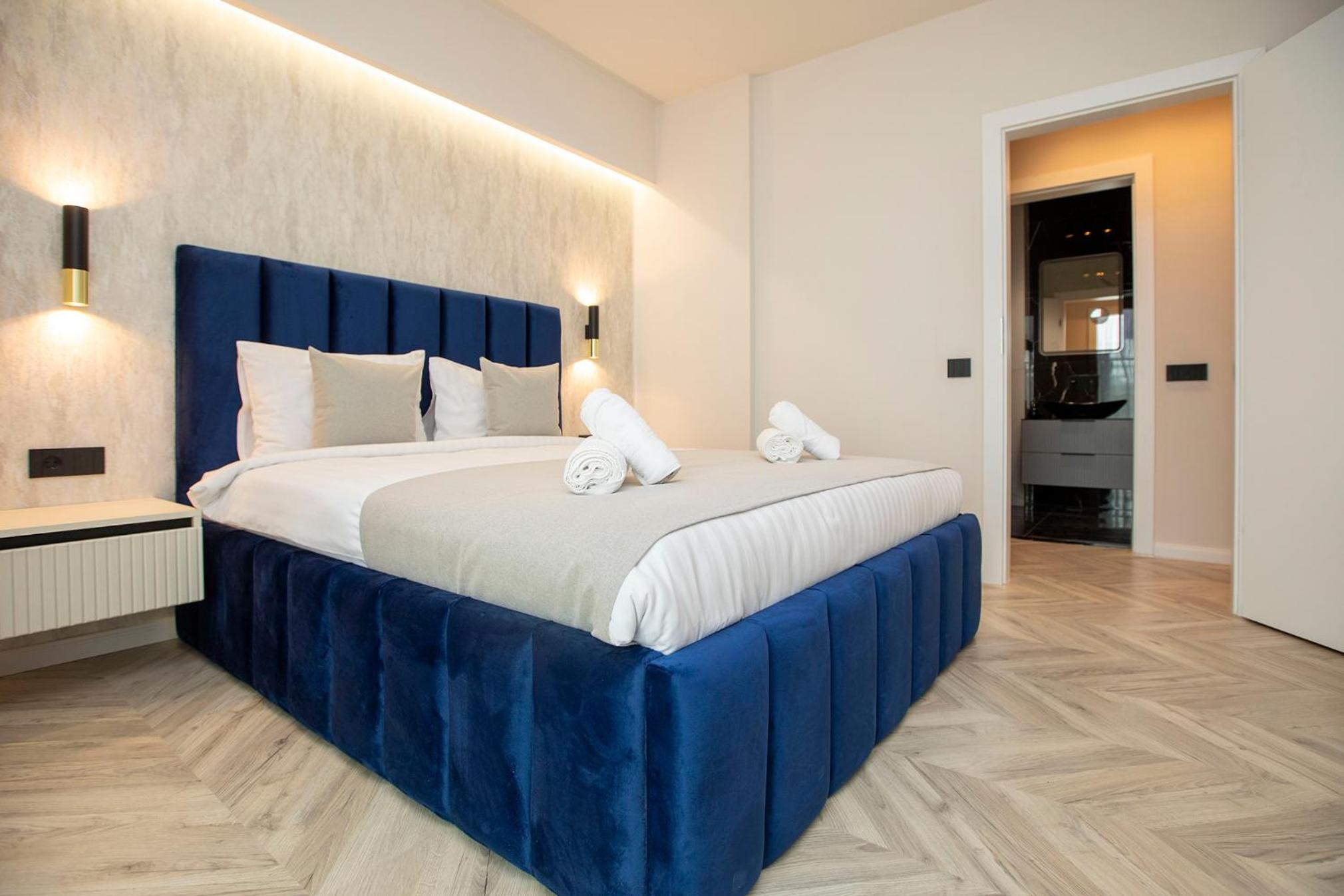 Deluxe One-Bedroom Apartment with City View photo 1