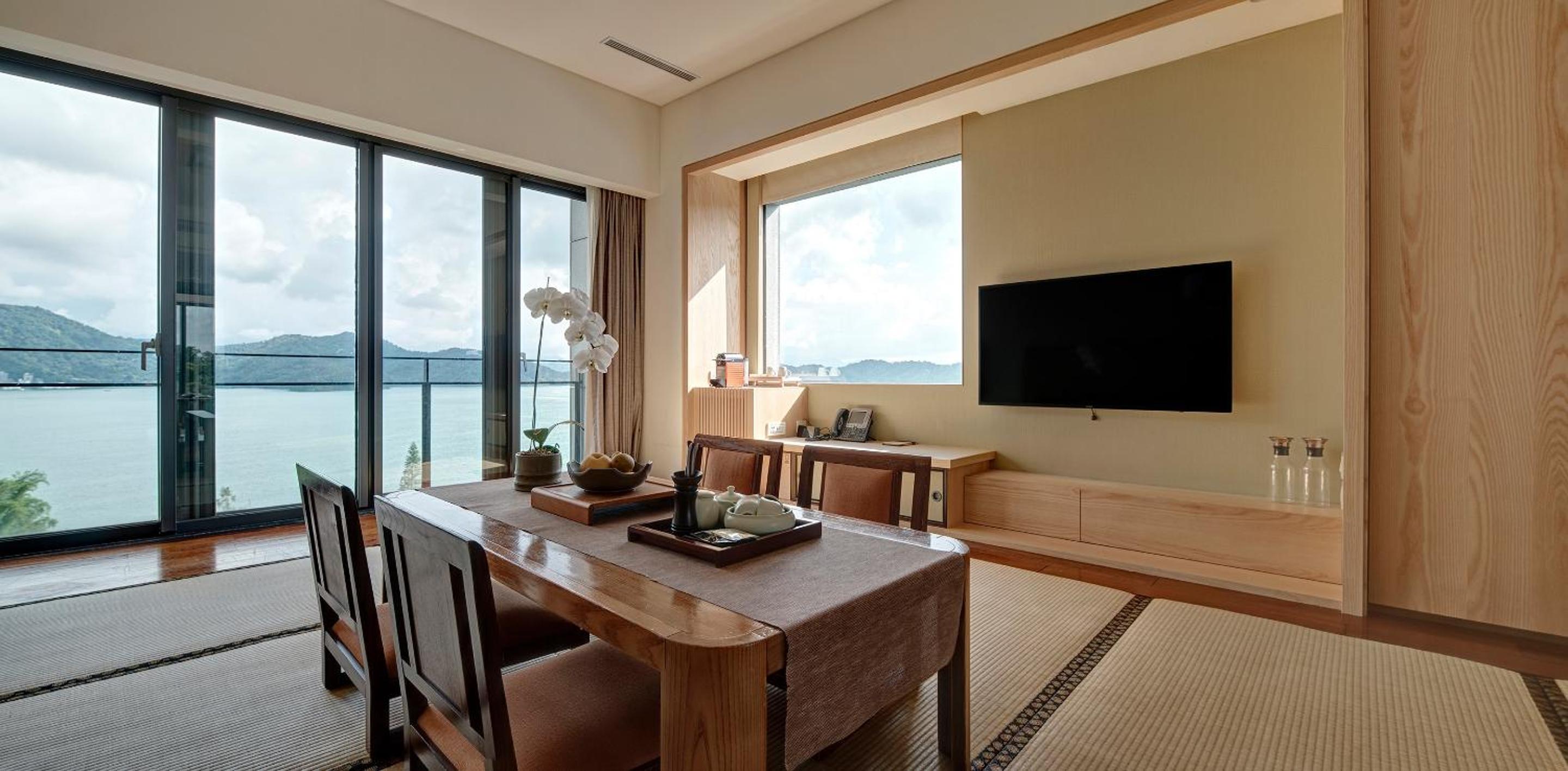 Classic Japanese Style Lake View - Photo 3