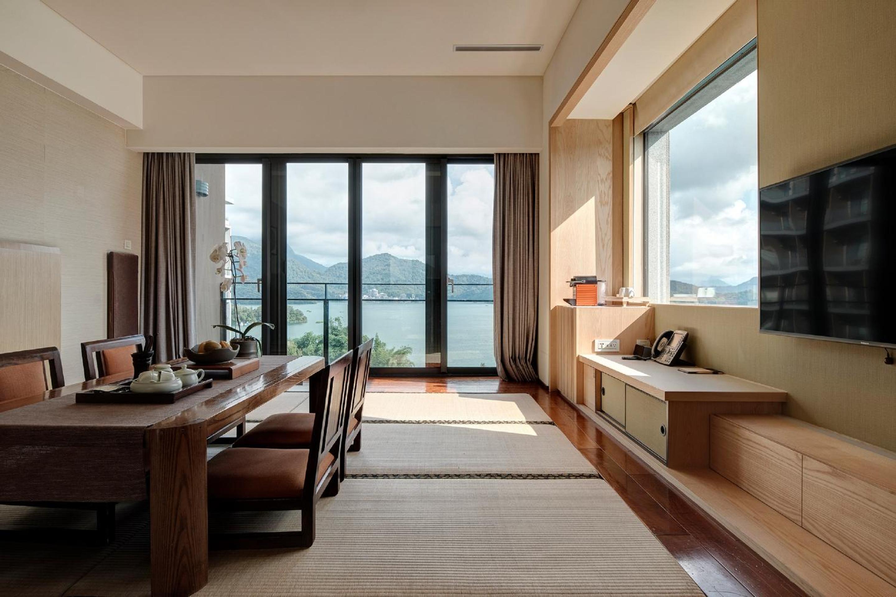 Classic Japanese Style Lake View - Photo 2