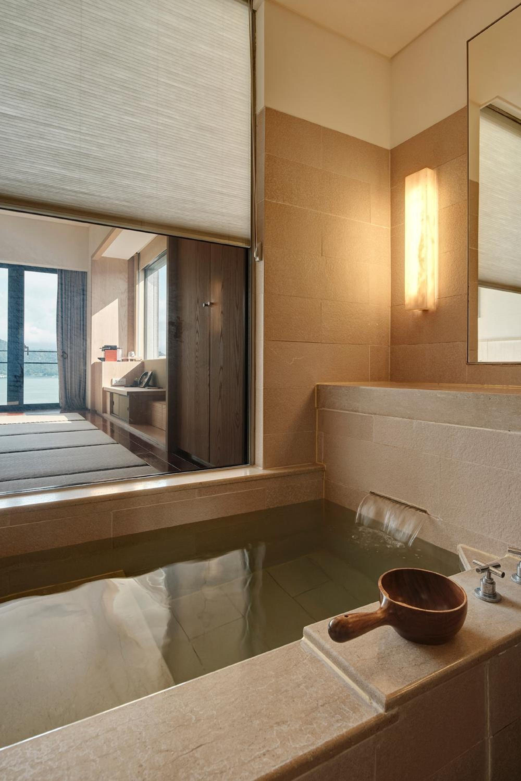 Classic Japanese Style Lake View - Photo 4