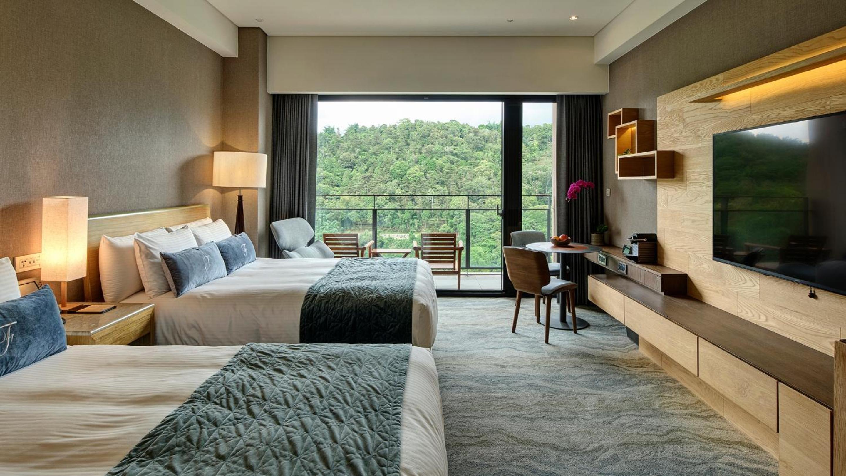 Premier Family Mountain View - Photo 1