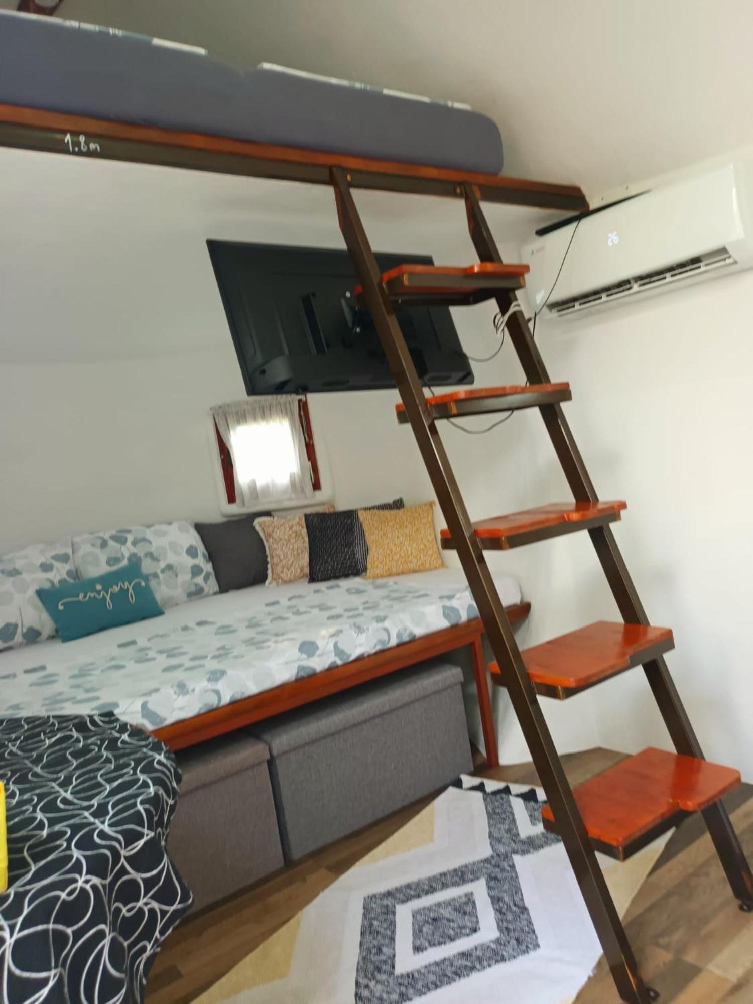 Mobile Home - Photo 13