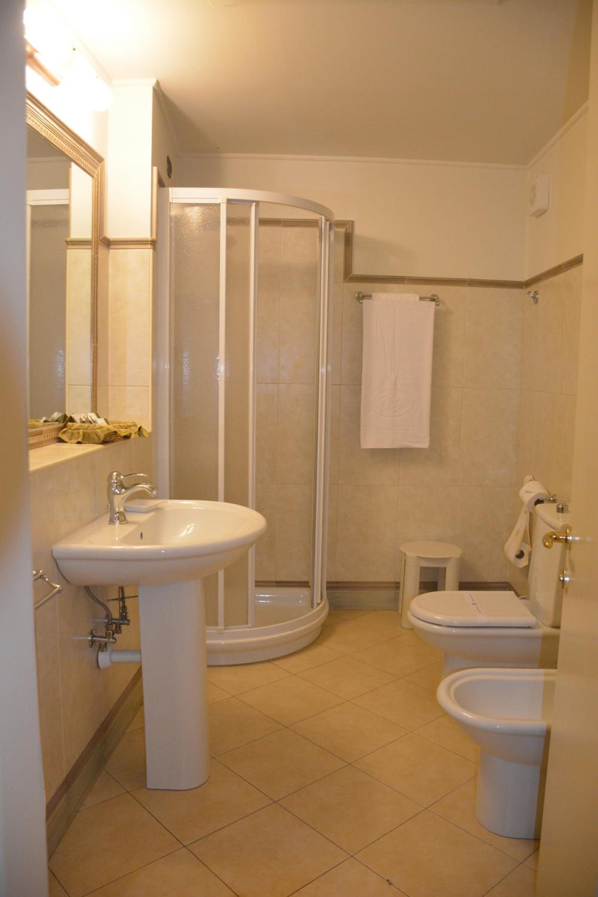 Classic Double Room - Photo 4