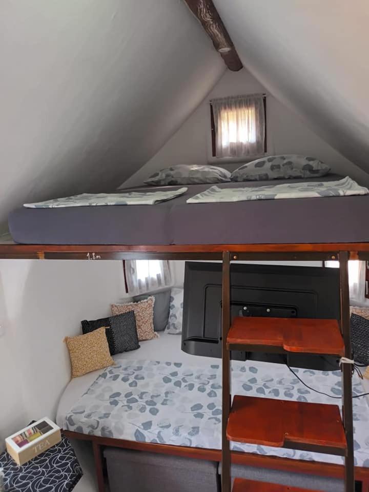 Mobile Home - Photo 28