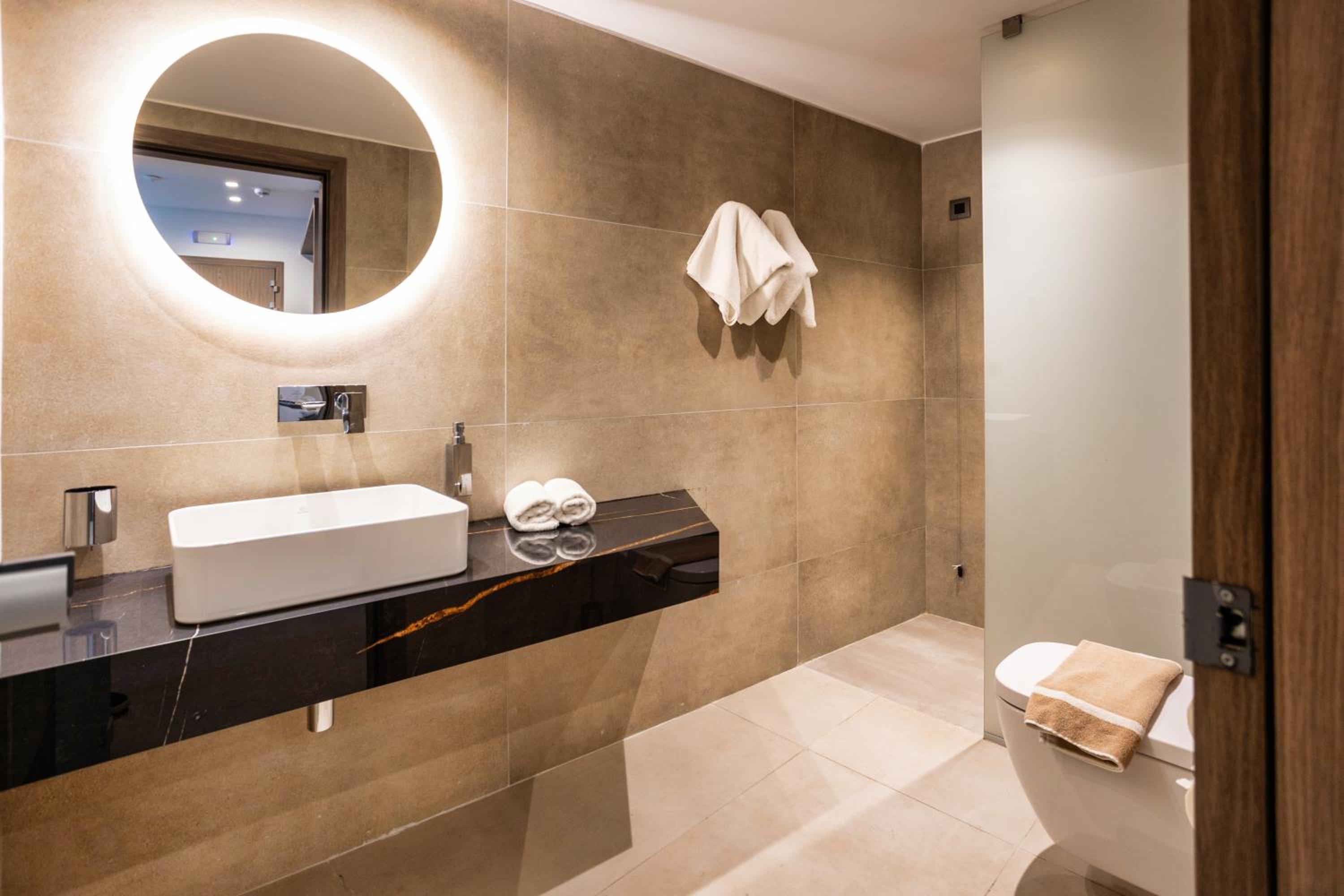 Junior Suite with Private Pool thumbnail 5