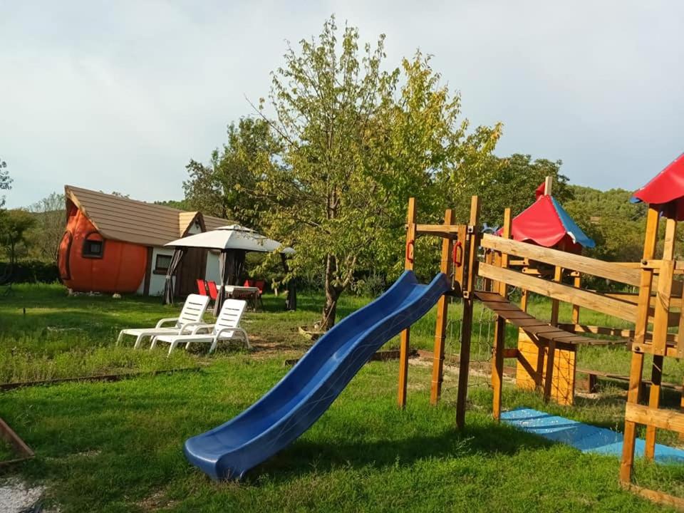 Mobile Home - Photo 33