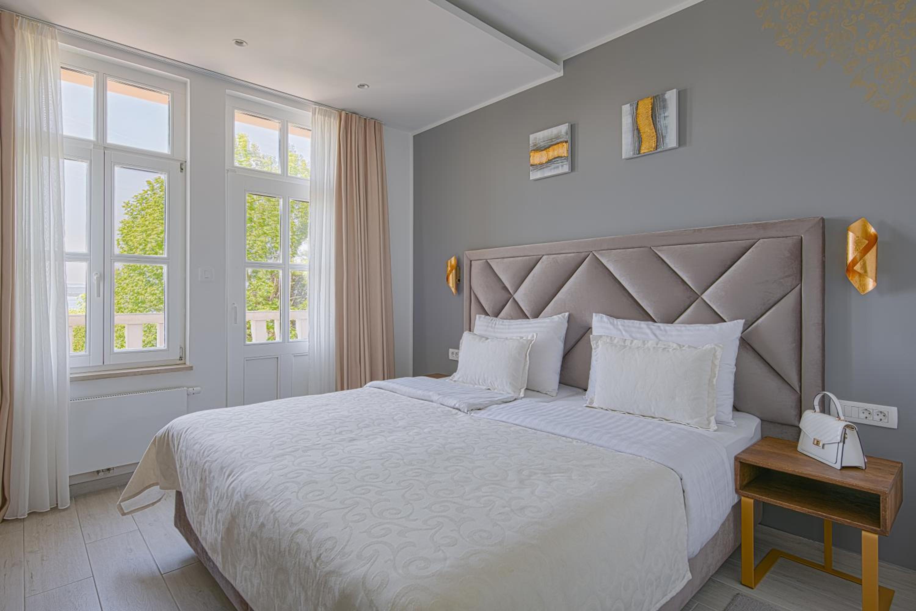 Deluxe Family Room with Sea View and Balcony - Photo 1