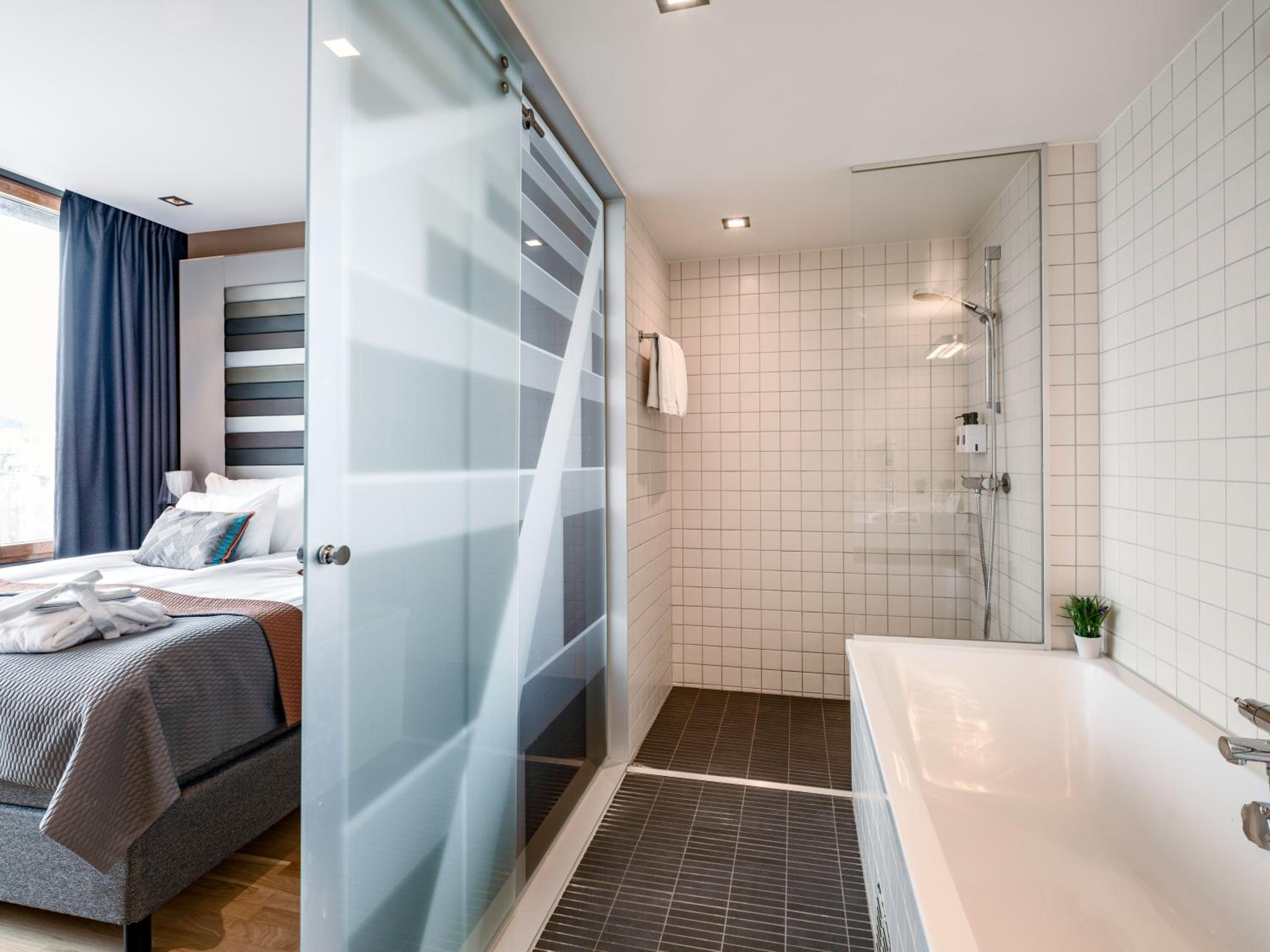 Suite - Photo 2