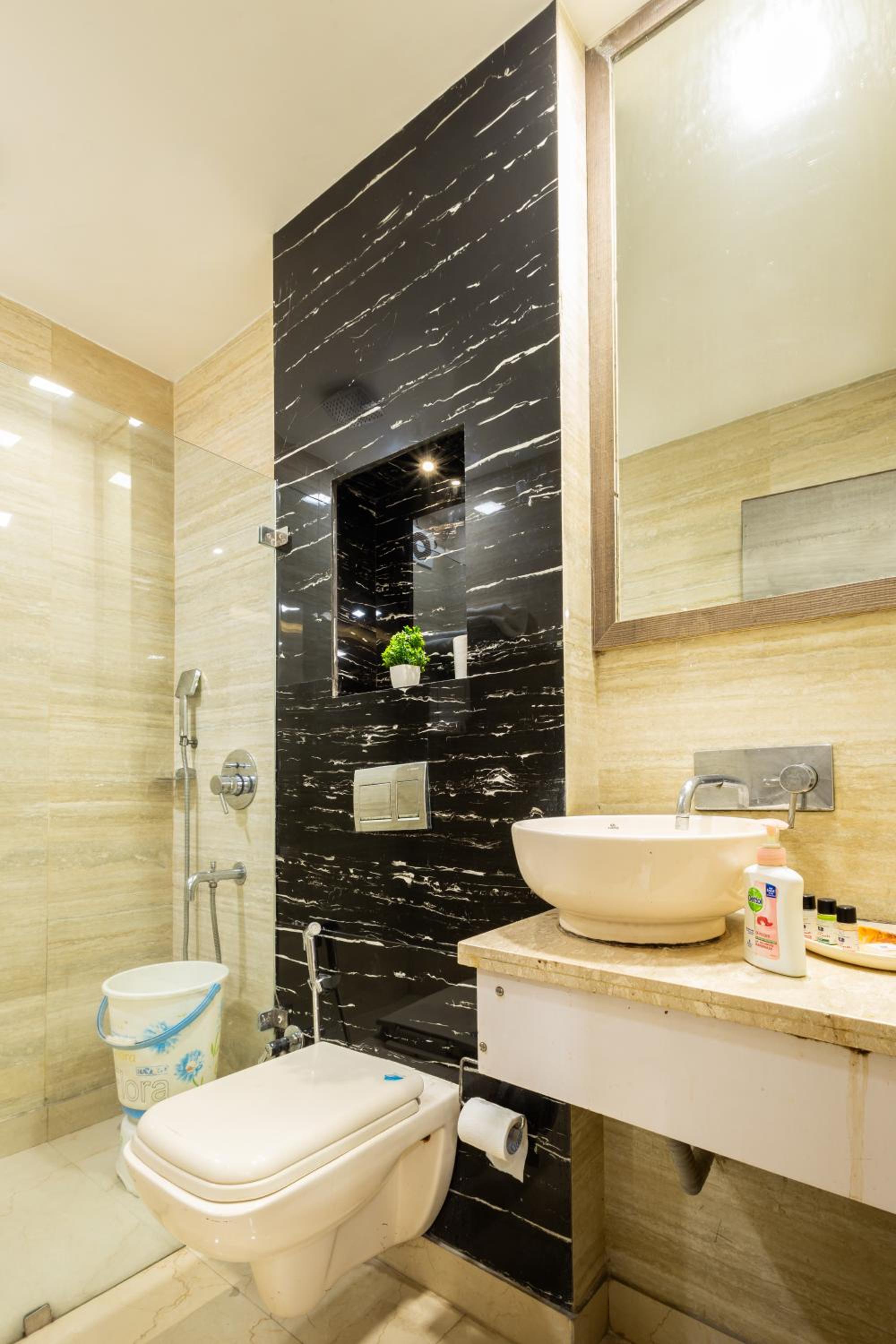 Queen Suite photo 3