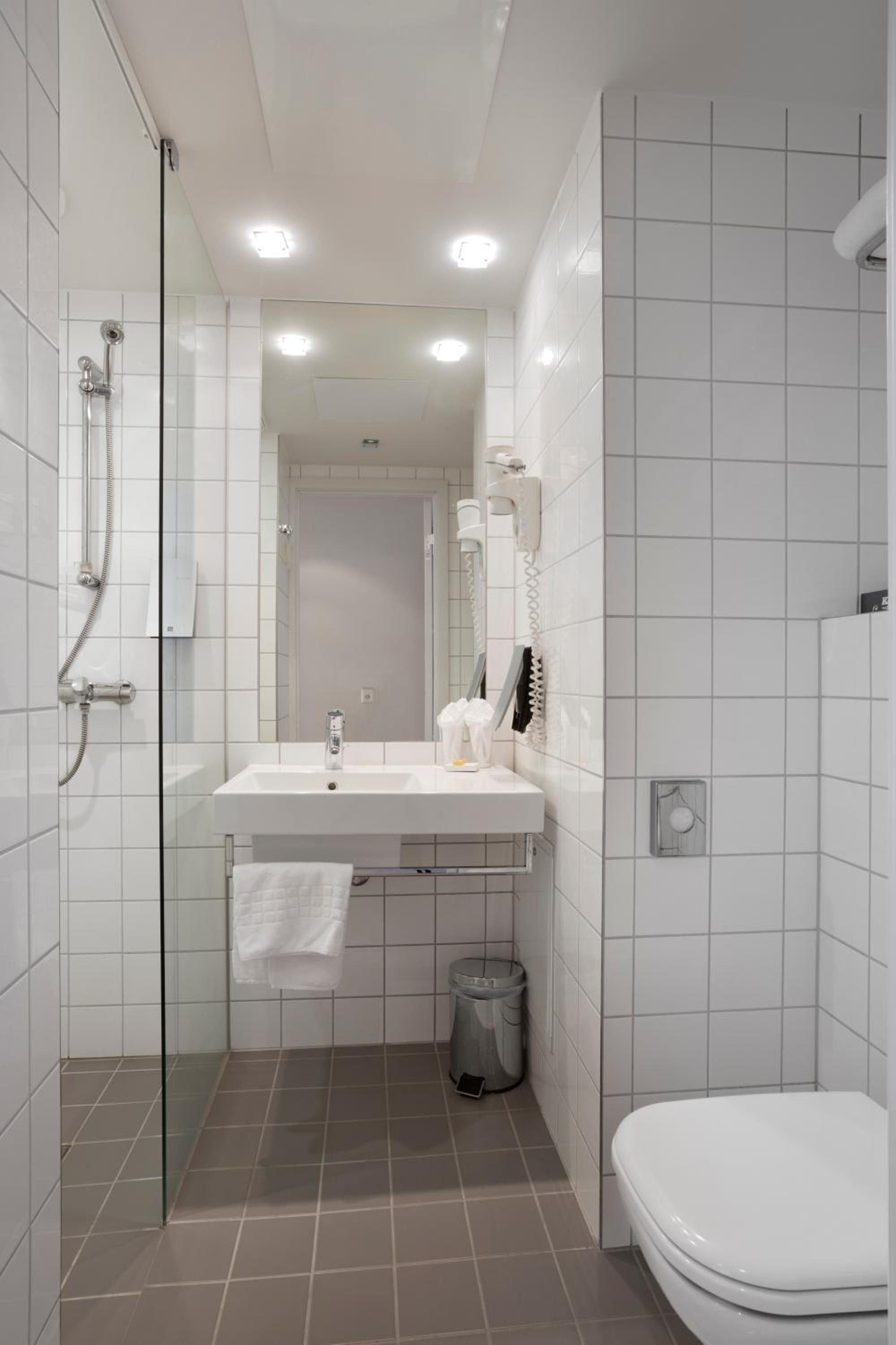 Standard Twin Room - Photo 4