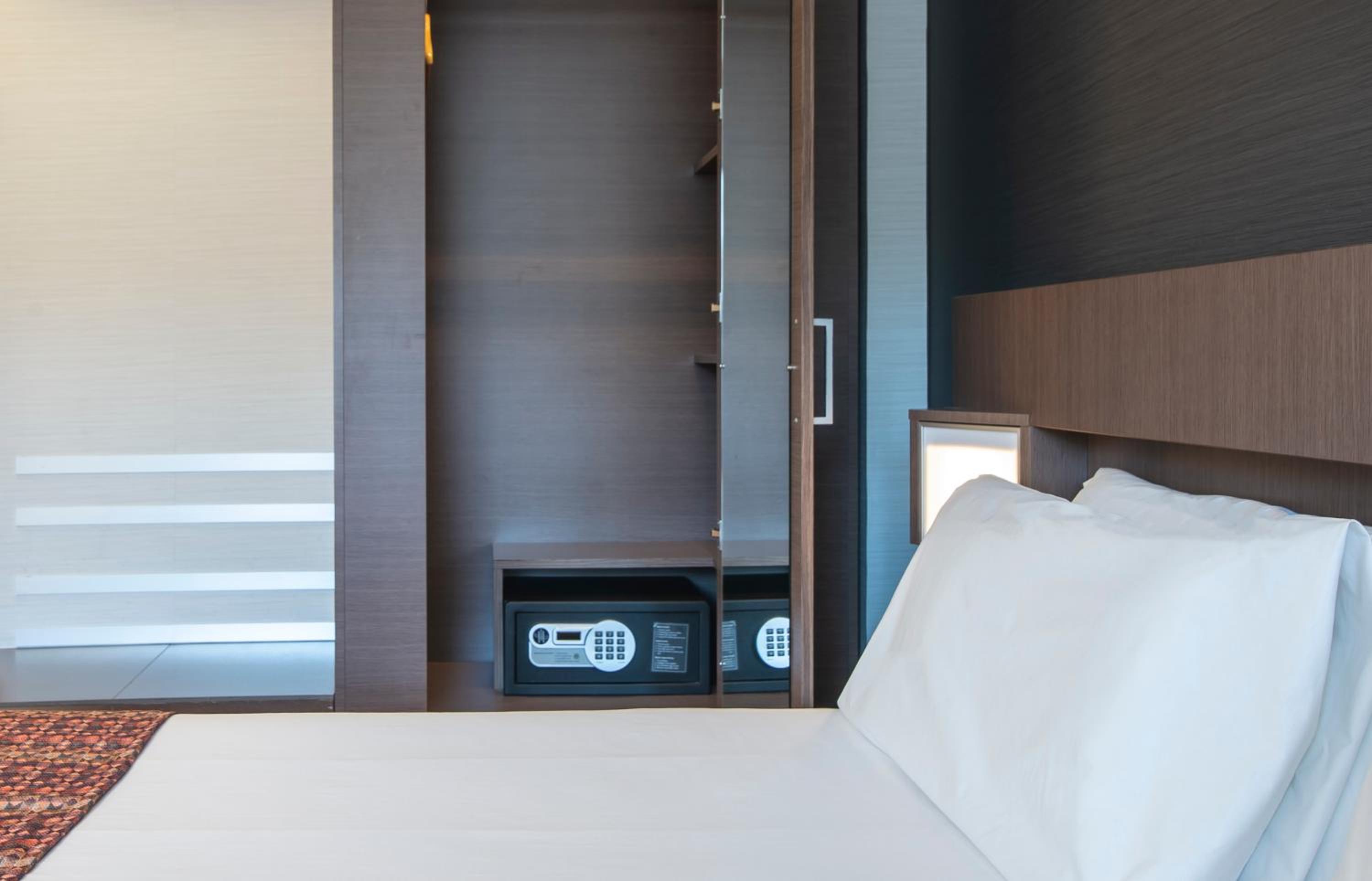 Double or Twin Room photo 3