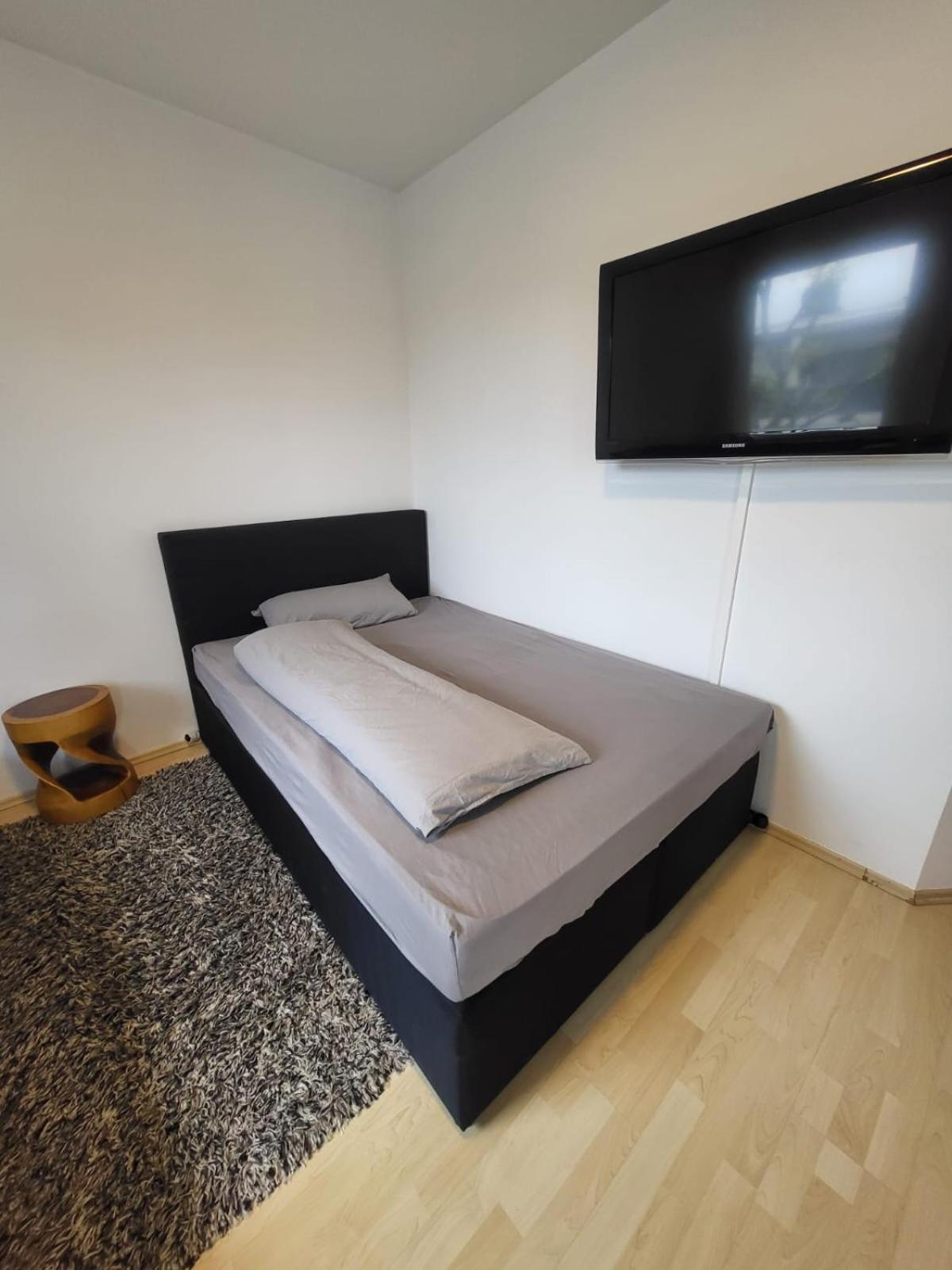One-Bedroom Apartment photo 2