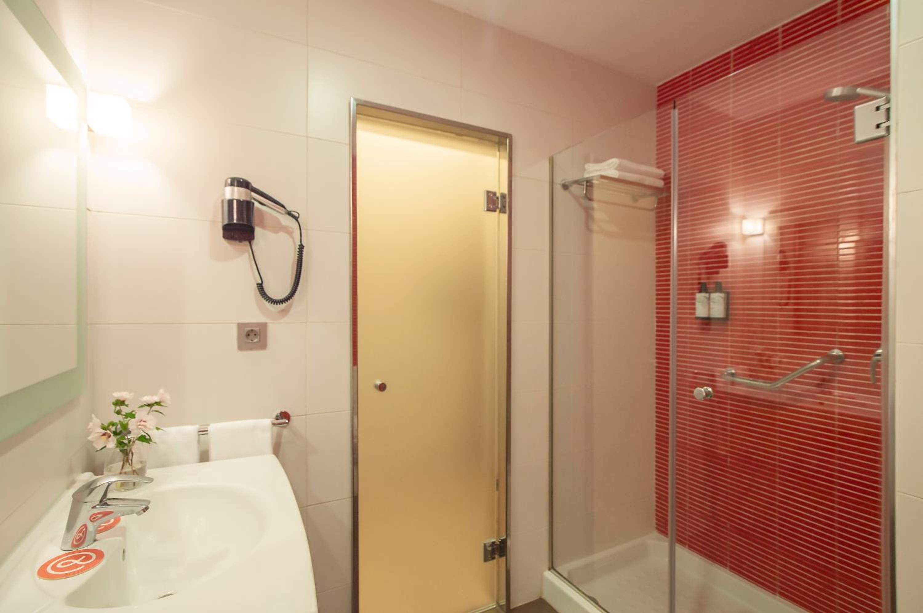 Triple Room (2 Adults + 1 Child) photo 3