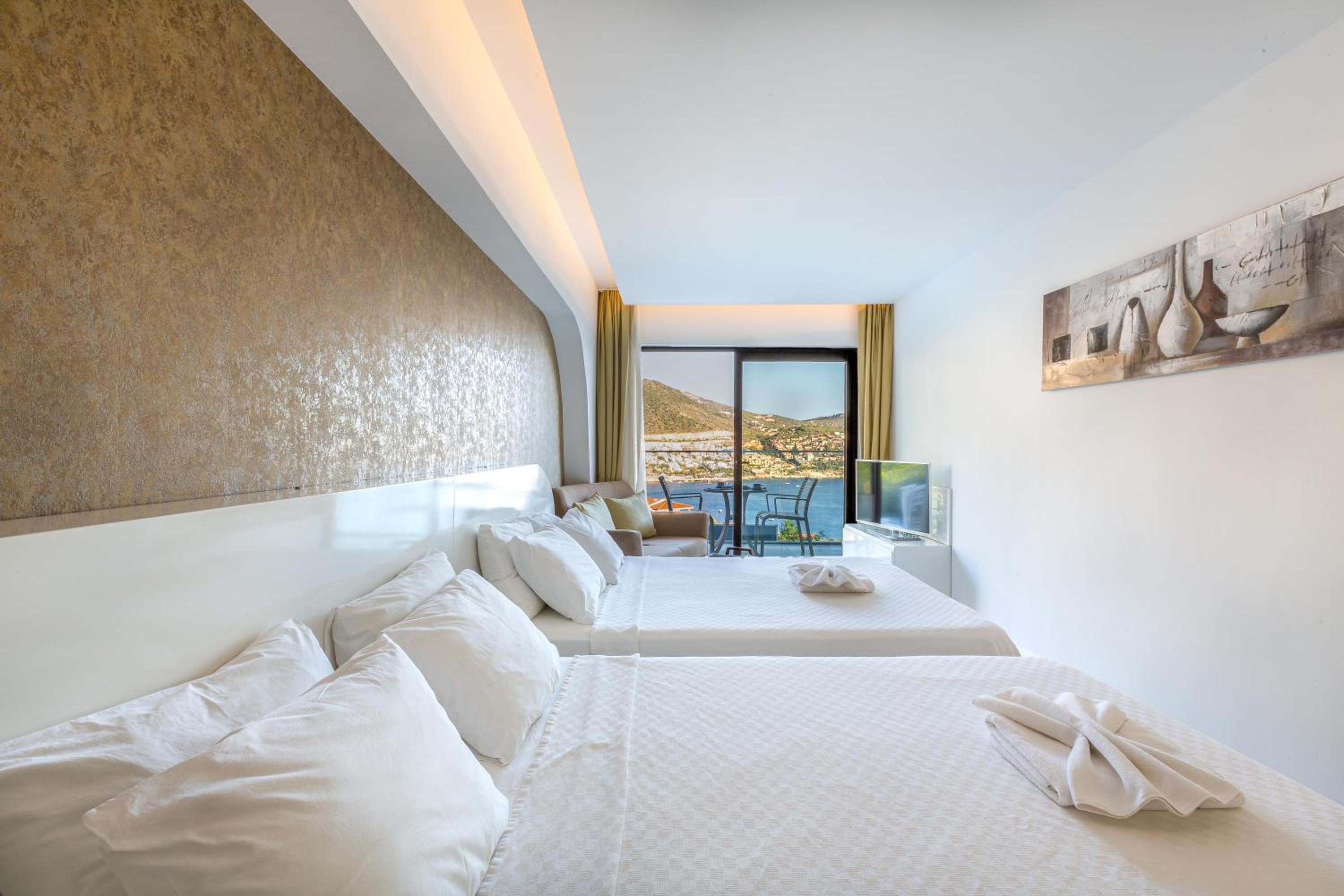 Deluxe Double Room with Sea View - Photo 6