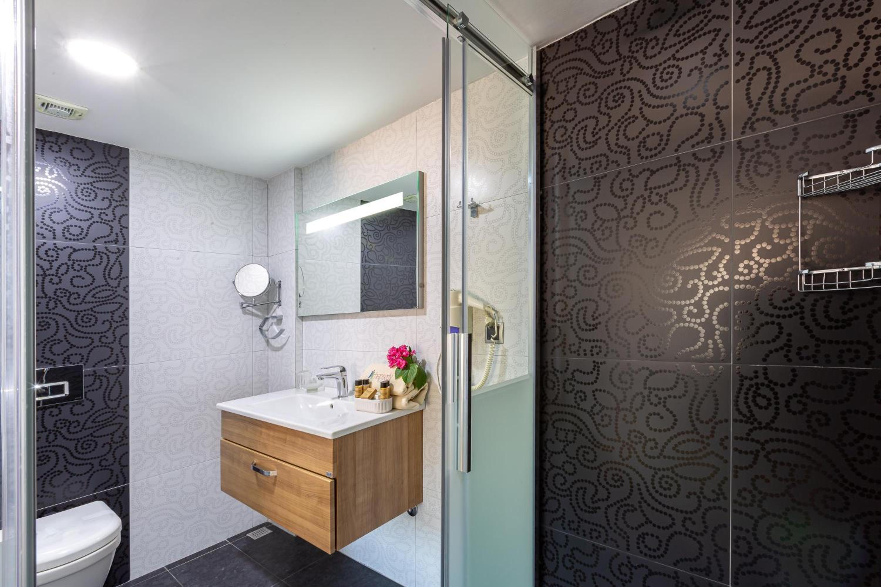 Deluxe Double Room with Sea View - Photo 2