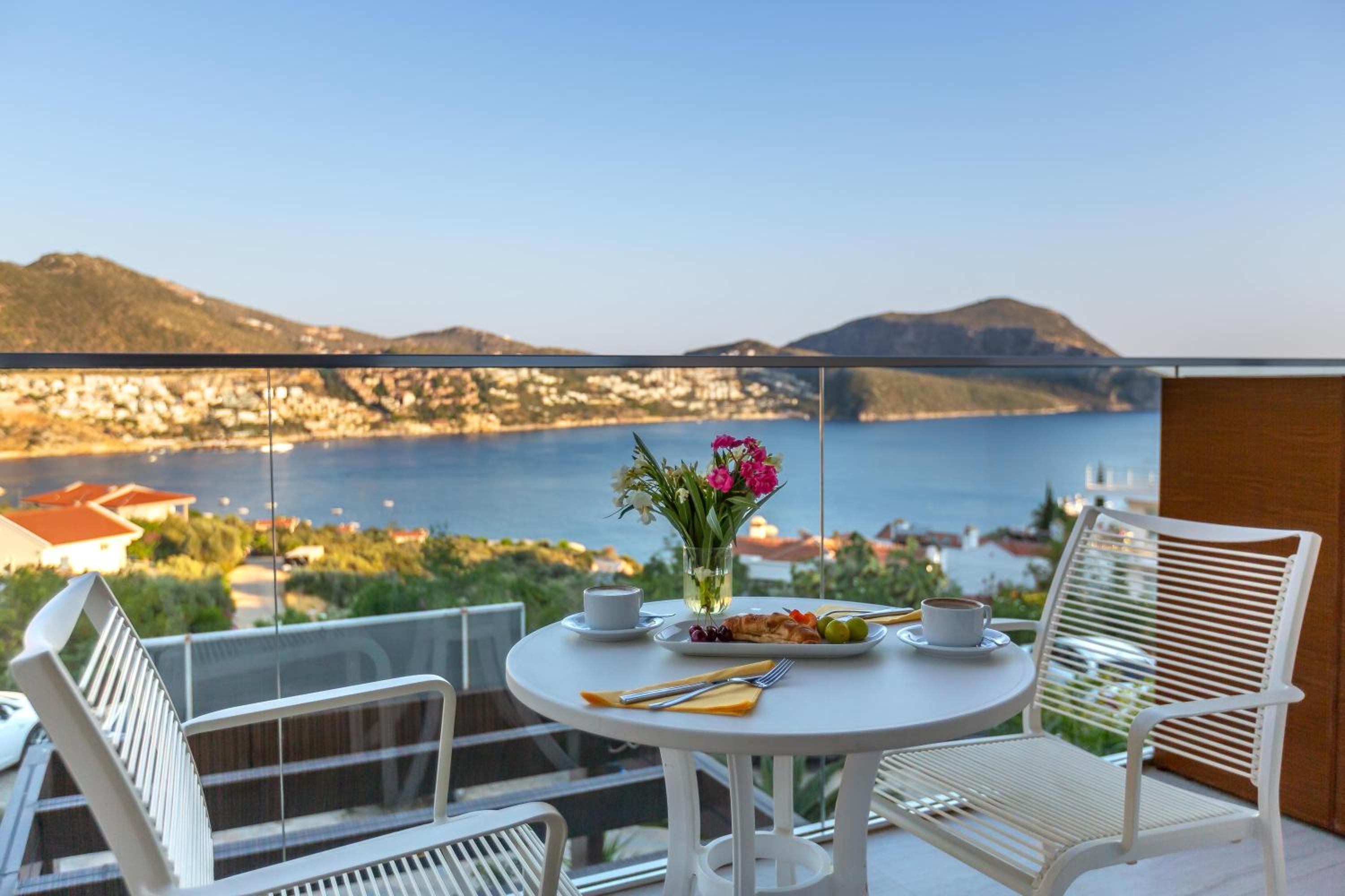 Deluxe Double Room with Sea View - Photo 4