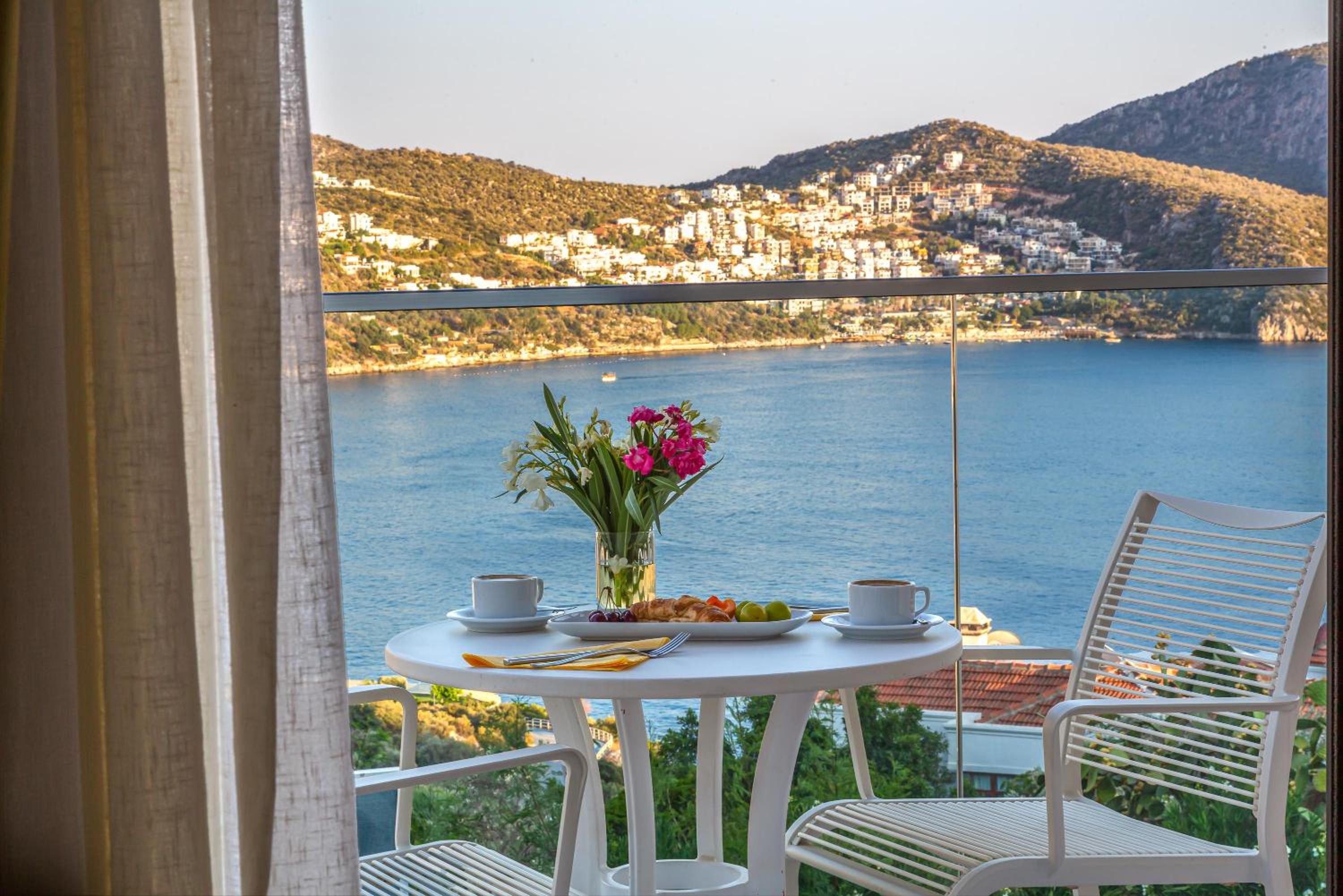 Deluxe Double Room with Sea View - Photo 10