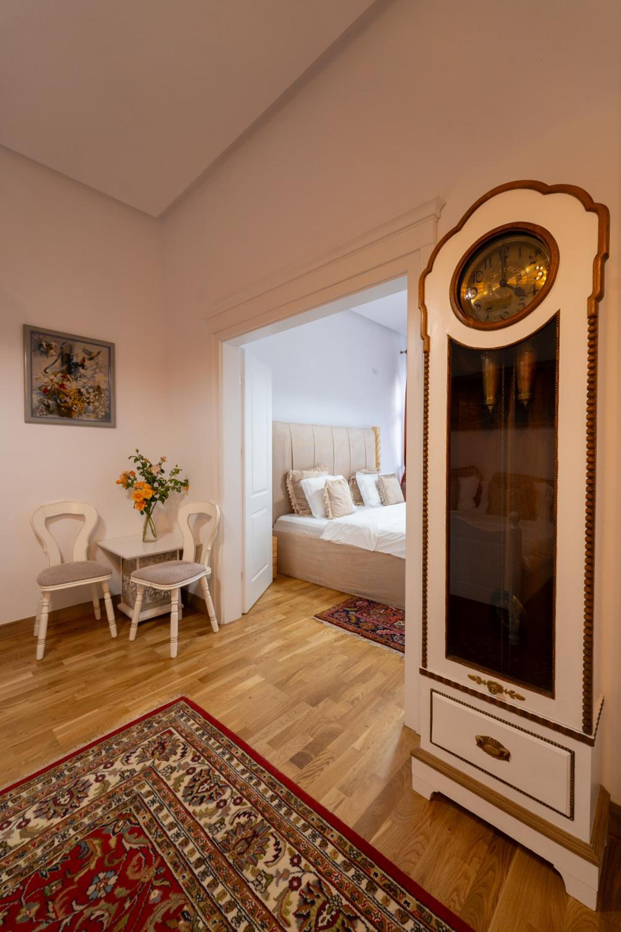 Two-Bedroom Apartment with Mountain View photo 2