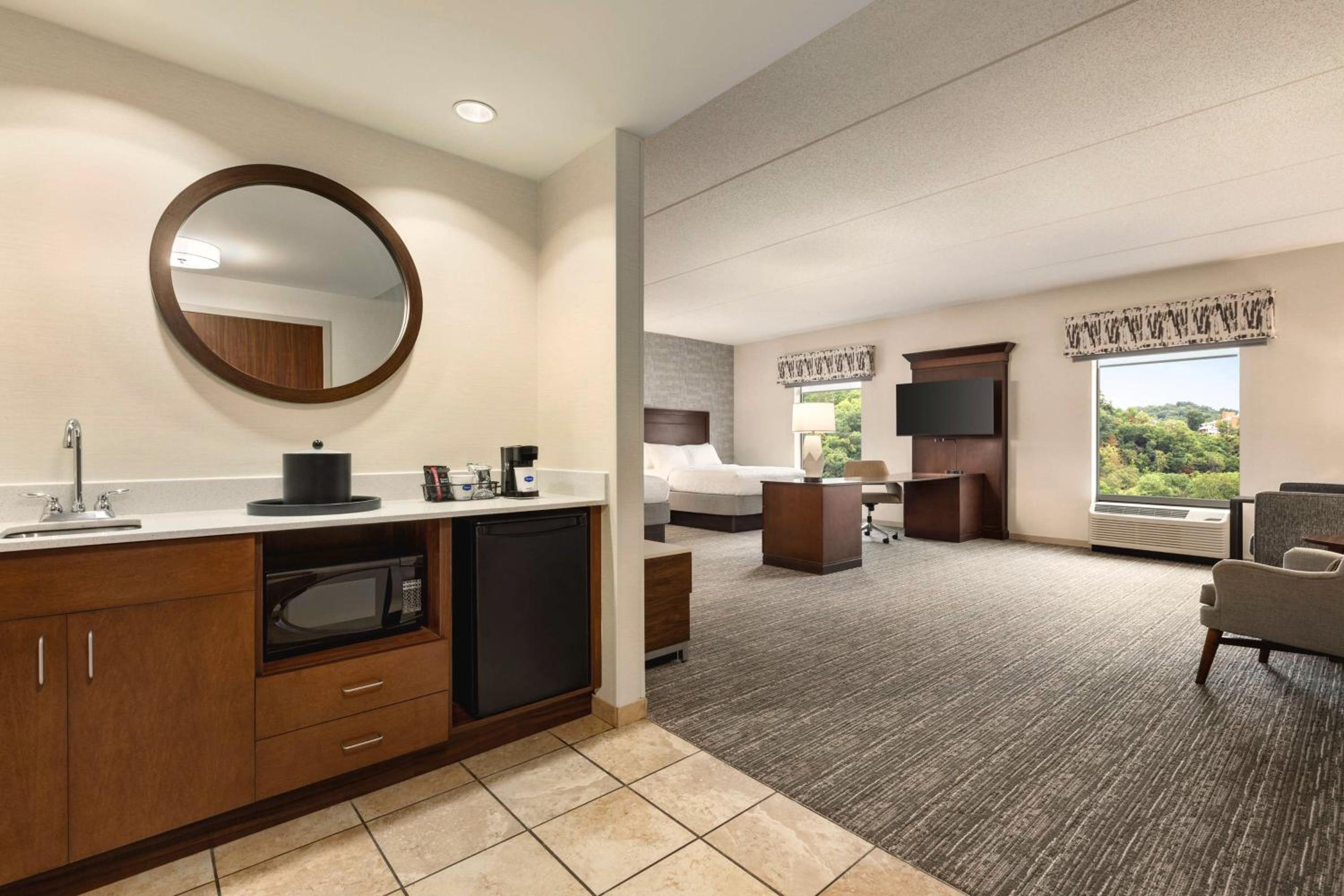 Queen Studio Suite with Two Queen Beds - Non-Smoking