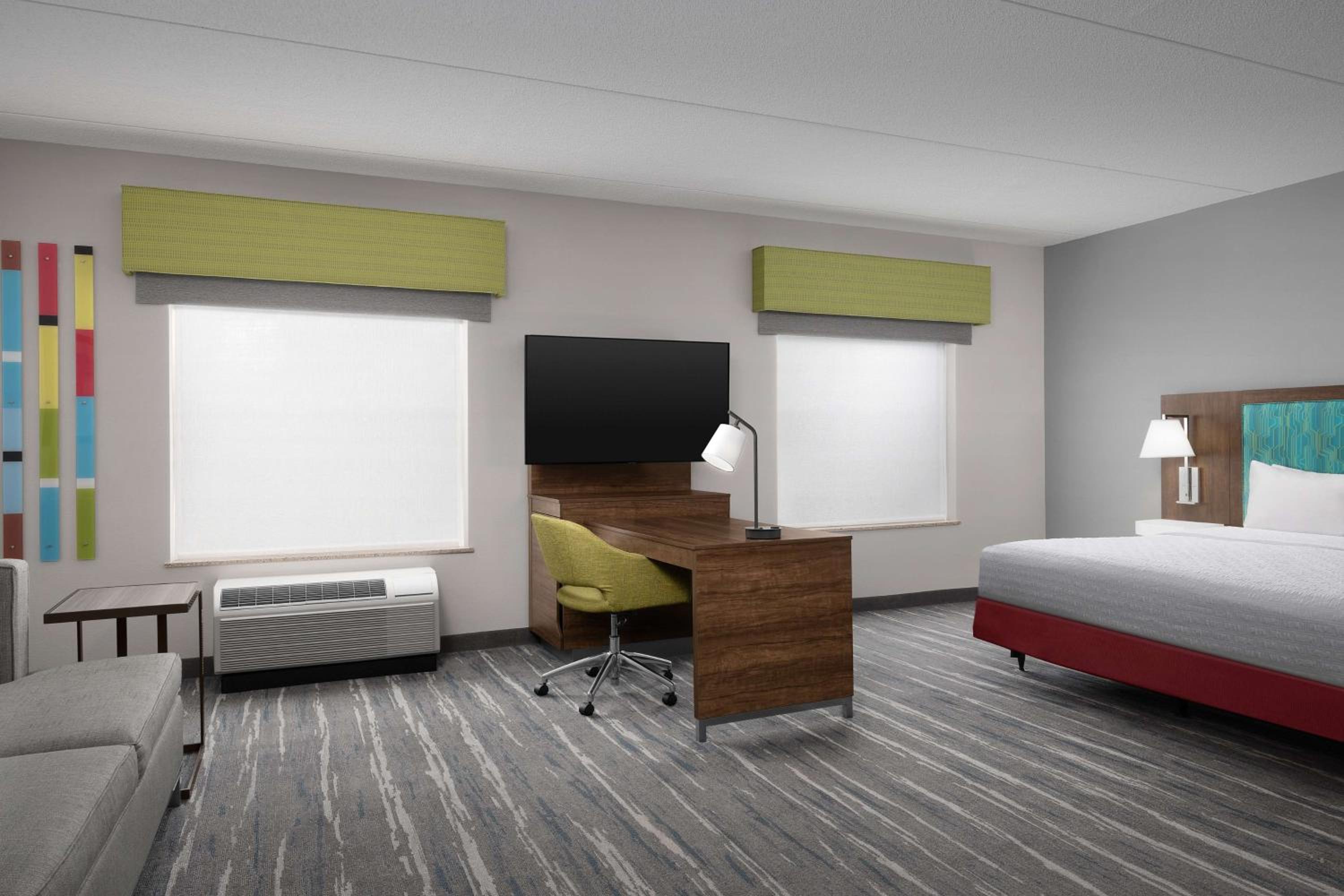 King Suite - Non-Smoking - Photo 3